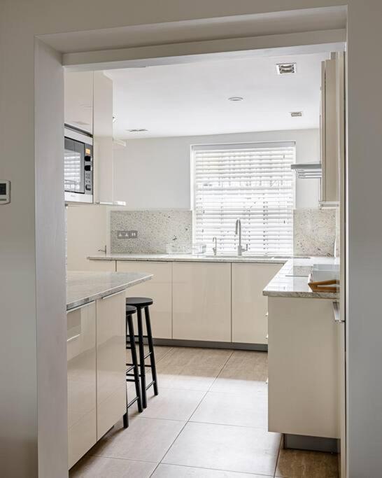 Apartment A Grand Four Bedroom Townhouse At Knightsbridge London