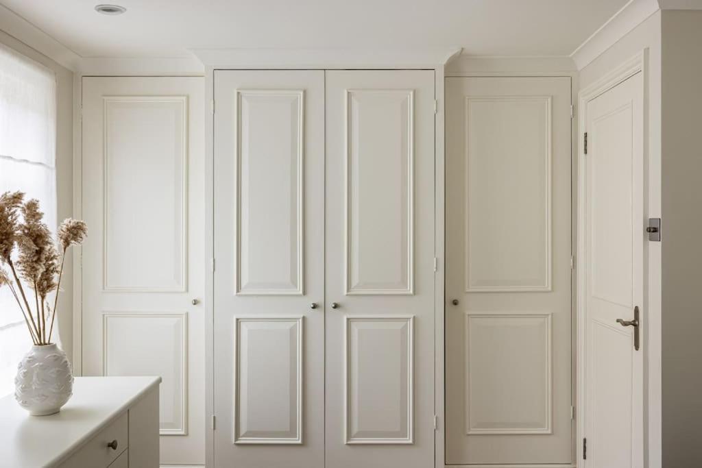 A Grand Four Bedroom Townhouse At Knightsbridge Apartment *
