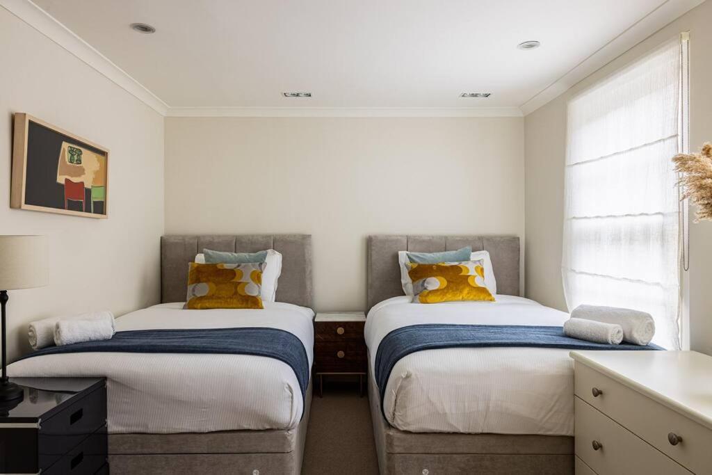 A Grand Four Bedroom Townhouse At Knightsbridge Apartment London