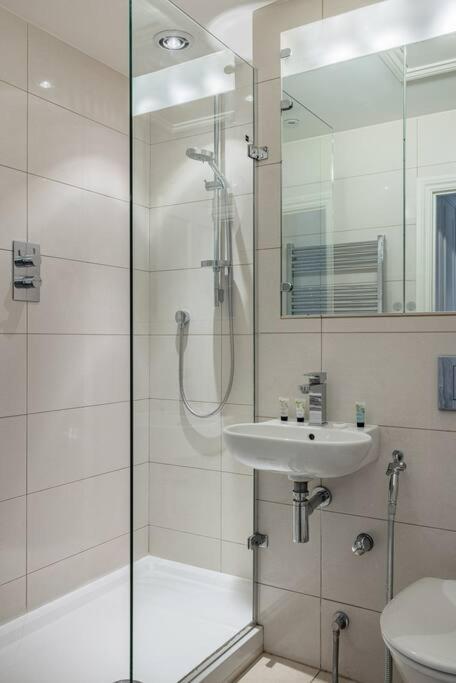 Apartment A Grand Four Bedroom Townhouse At Knightsbridge London