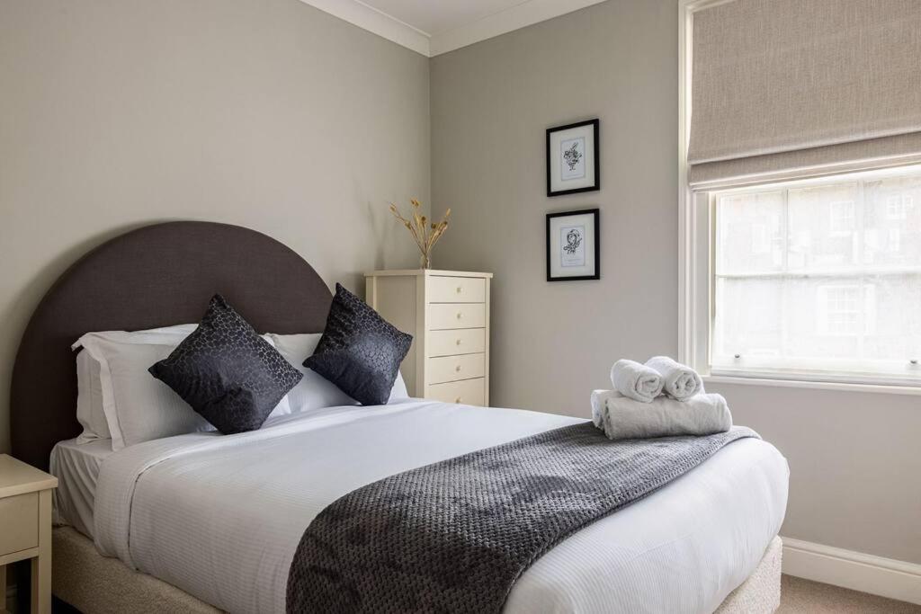 Apartment A Grand Four Bedroom Townhouse At Knightsbridge London