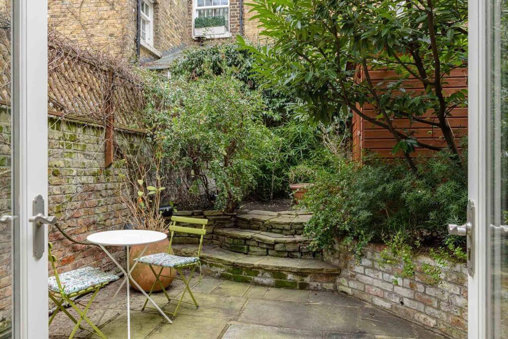 A Grand Four Bedroom Townhouse At Knightsbridge Apartment London
