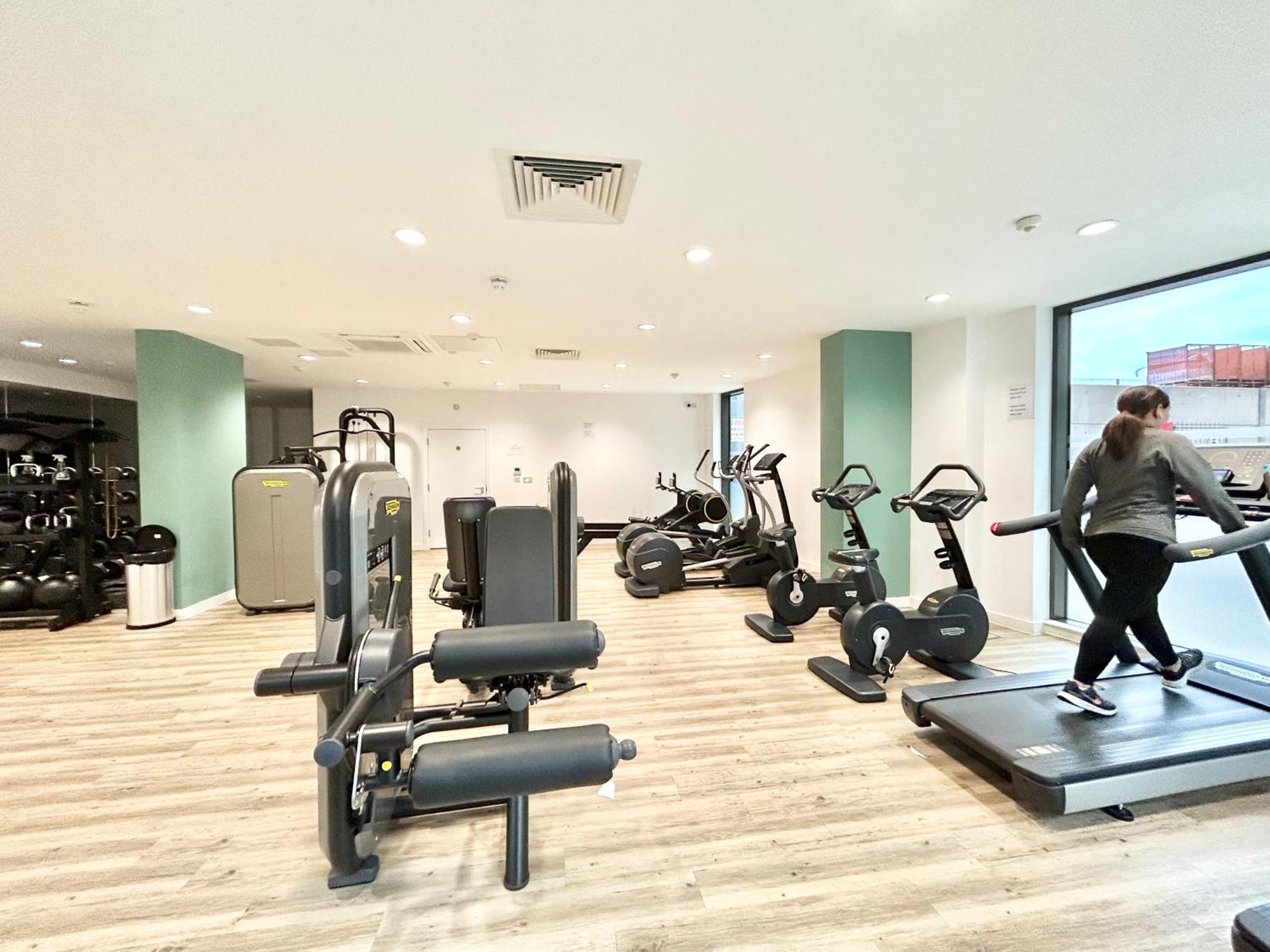 Canary Wharf, Sleeps 4, Fast Wifi, Gym, Prime Location Apartment London
