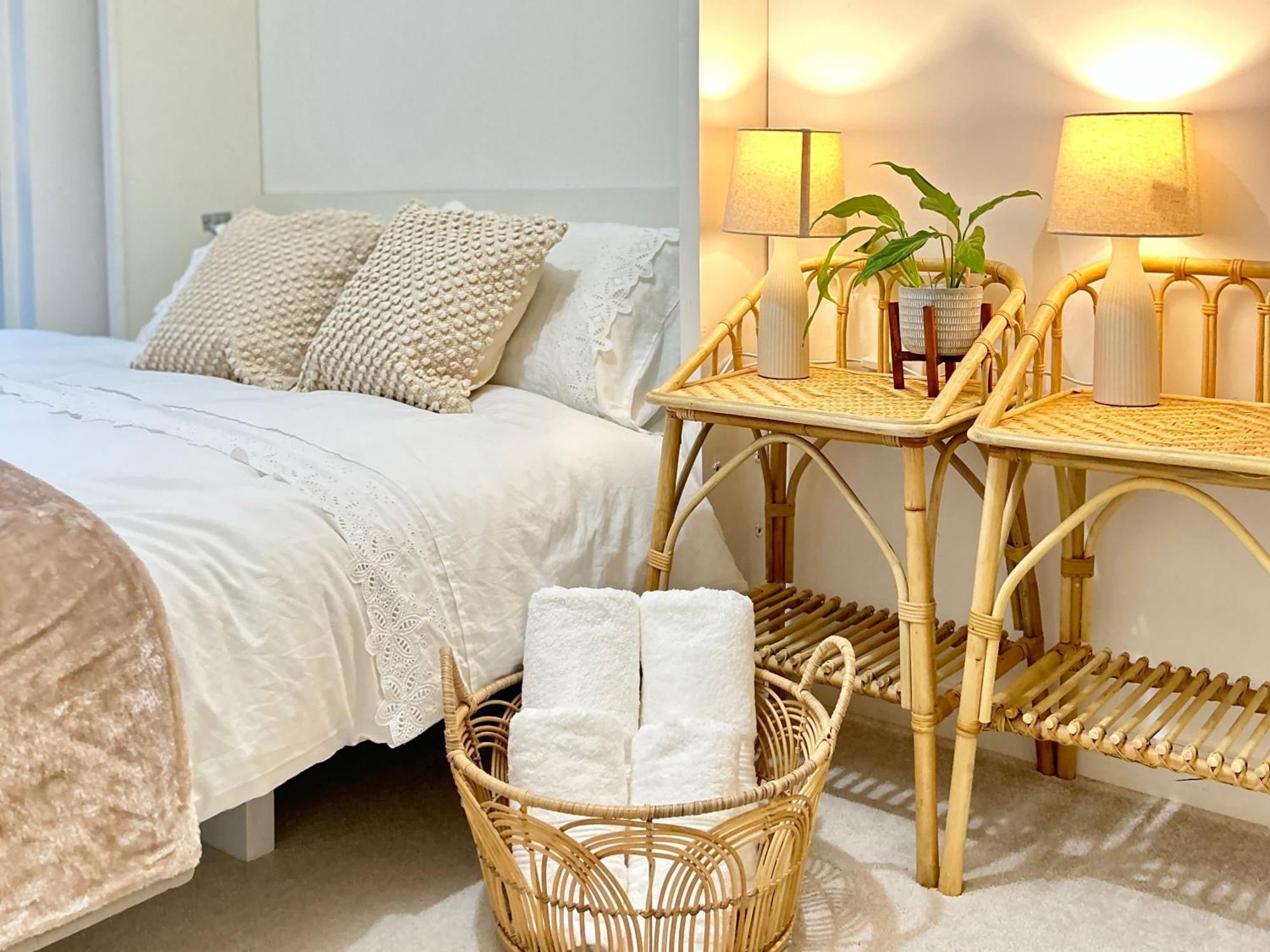 Apartment Canary Wharf, Sleeps 4, Fast Wifi, Gym, Prime Location London