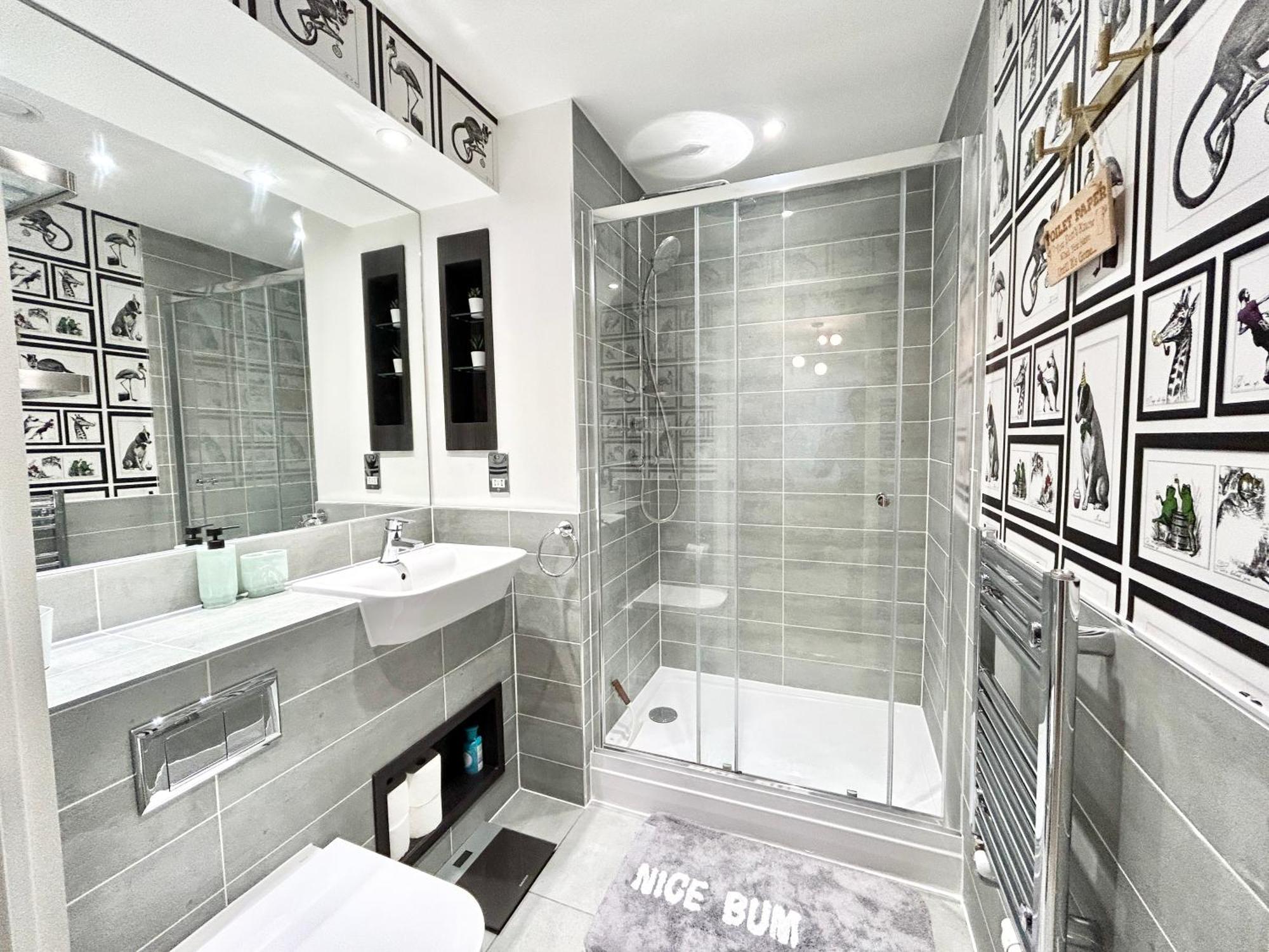 Apartment Canary Wharf, Sleeps 4, Fast Wifi, Gym, Prime Location *