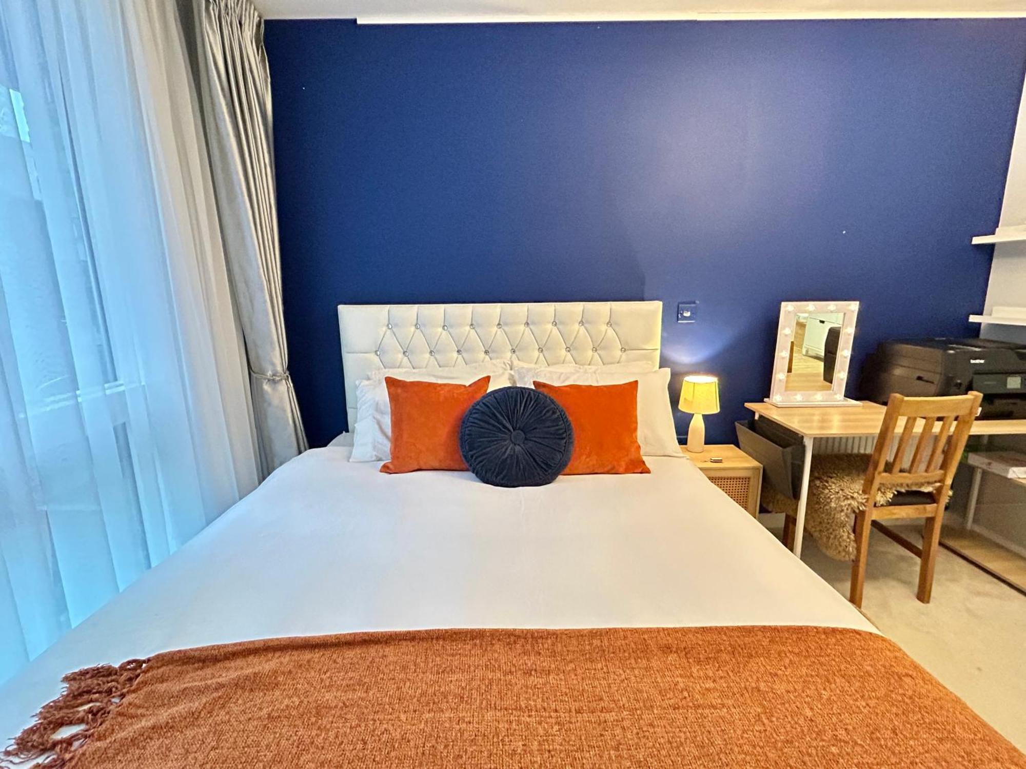 Apartment Canary Wharf, Sleeps 4, Fast Wifi, Gym, Prime Location *