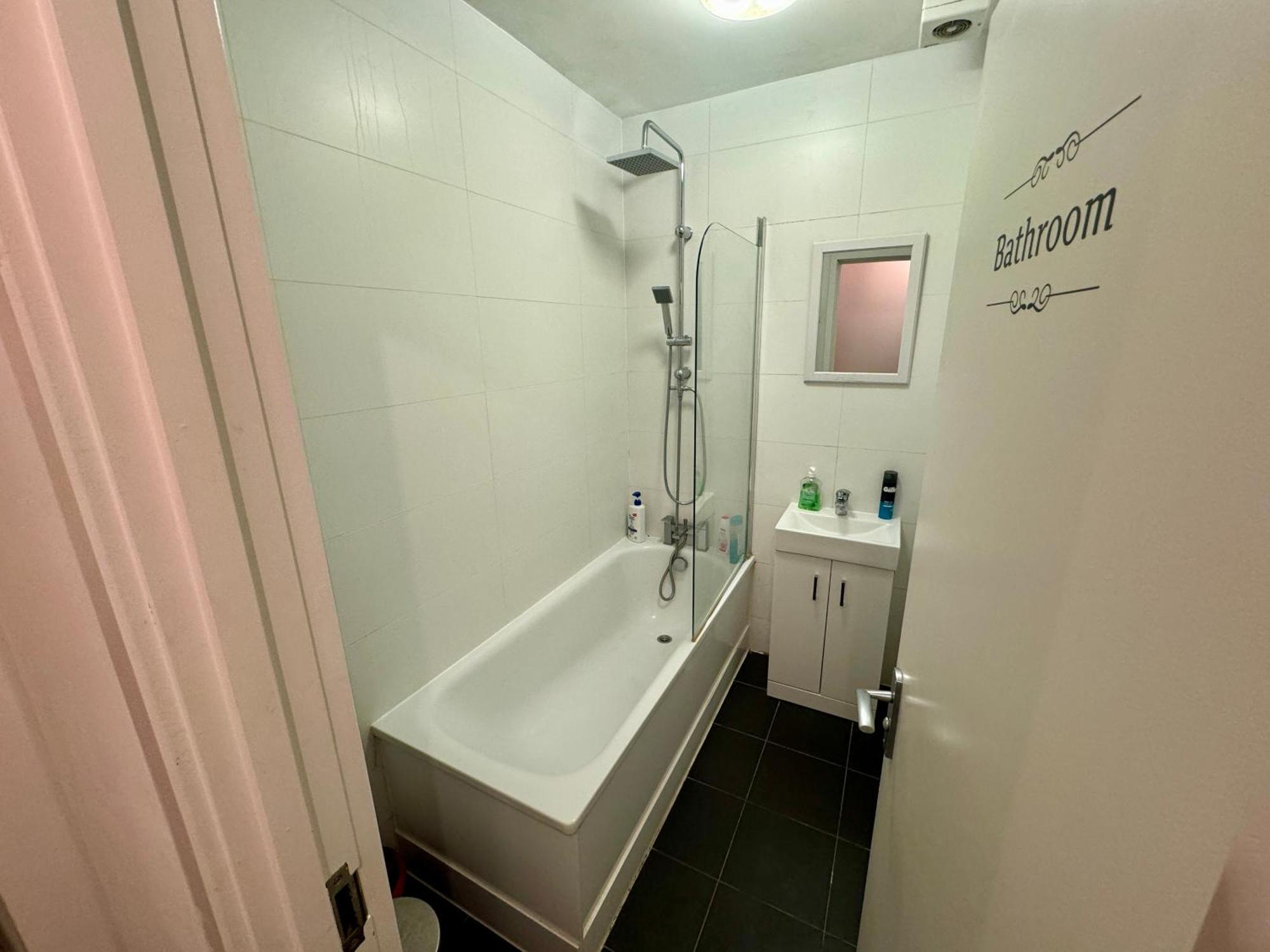Cosmopolitan Comfort Private Bedrooms In Euston 106 * Londres