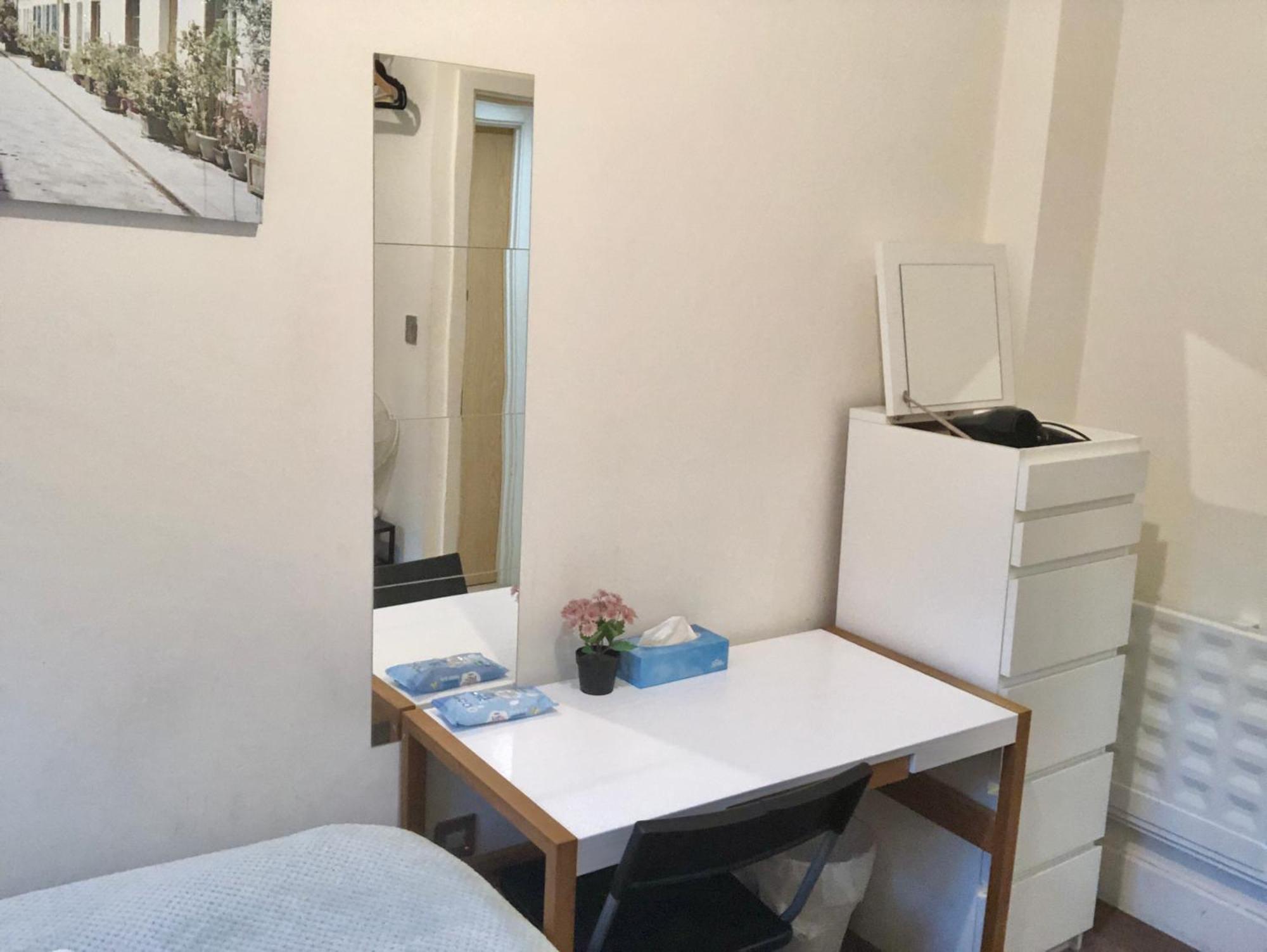 Metropolitan Coziness Private Bedrooms In Euston Station 161 Guest house *