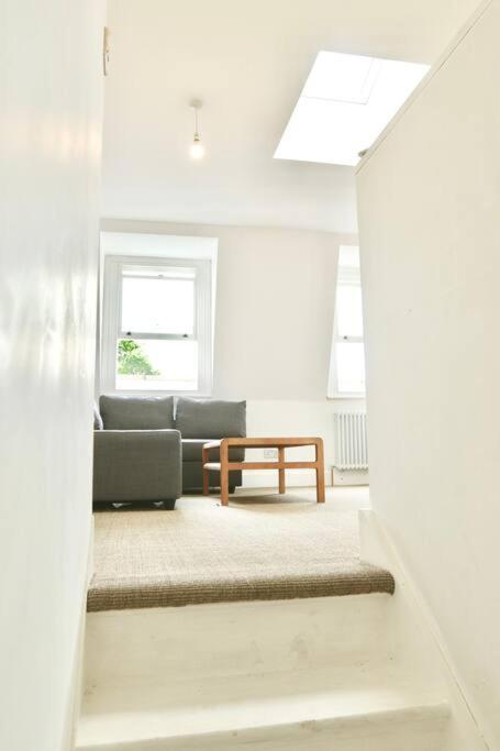 Apartment North East Loft Apartment. Stoke Newington. *