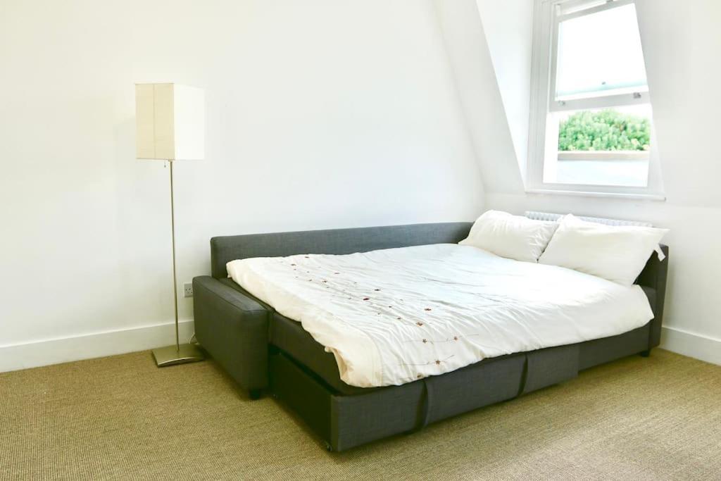 Apartment North East Loft Apartment. Stoke Newington. *