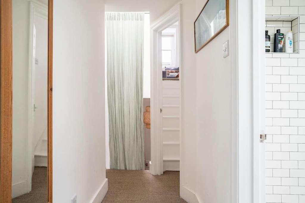 North East Loft Apartment. Stoke Newington.