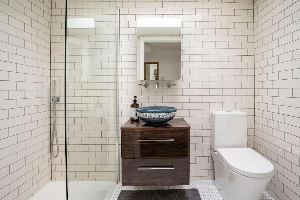 North East Loft Apartment. Stoke Newington. London