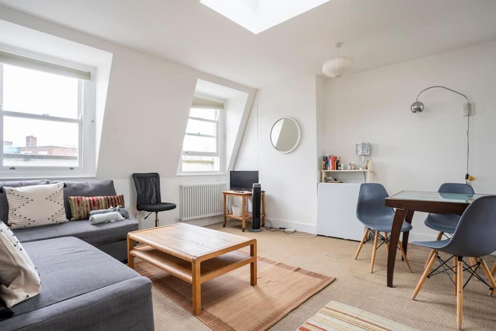 North East Loft Apartment. Stoke Newington.