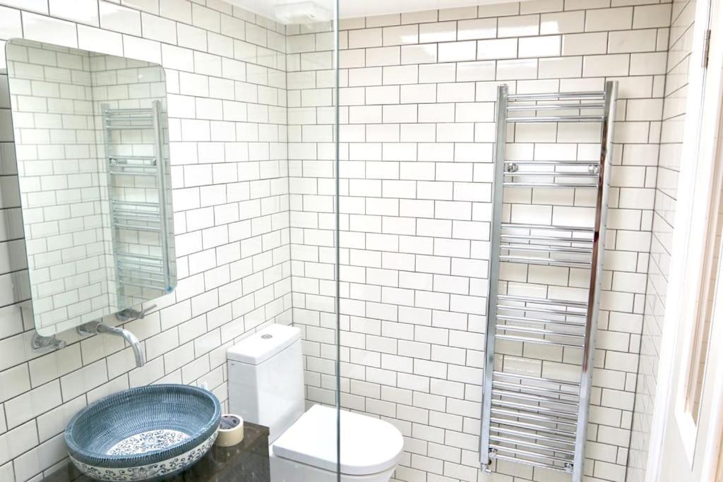 North East Loft Apartment. Stoke Newington. * London