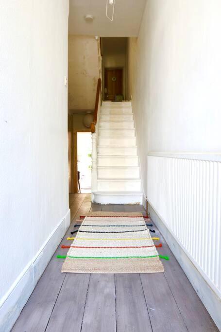 Apartment North East Loft Apartment. Stoke Newington. *