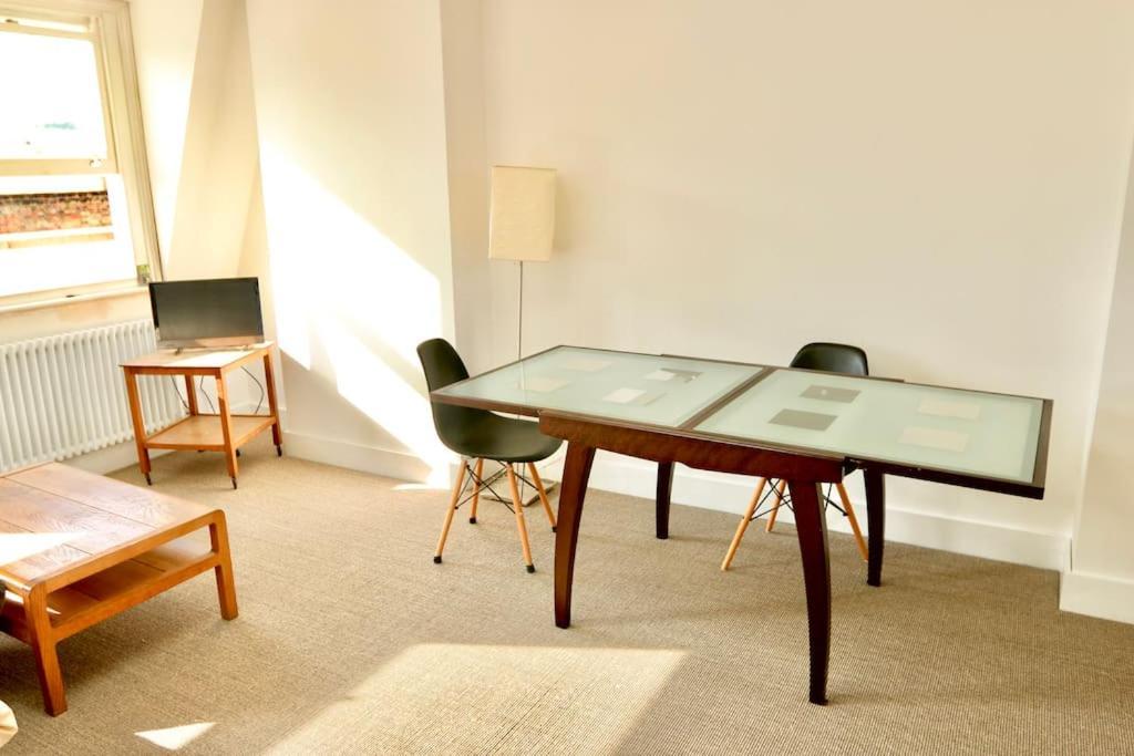 North East Loft Apartment. Stoke Newington. London