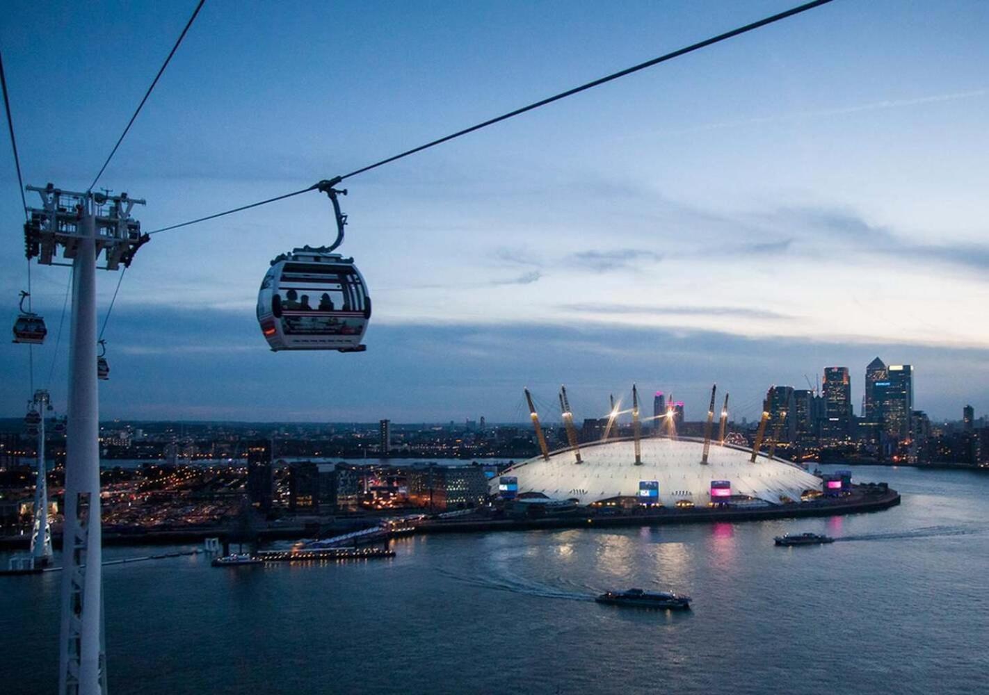 Canary Wharf Skyline Sanctuary Apartment *