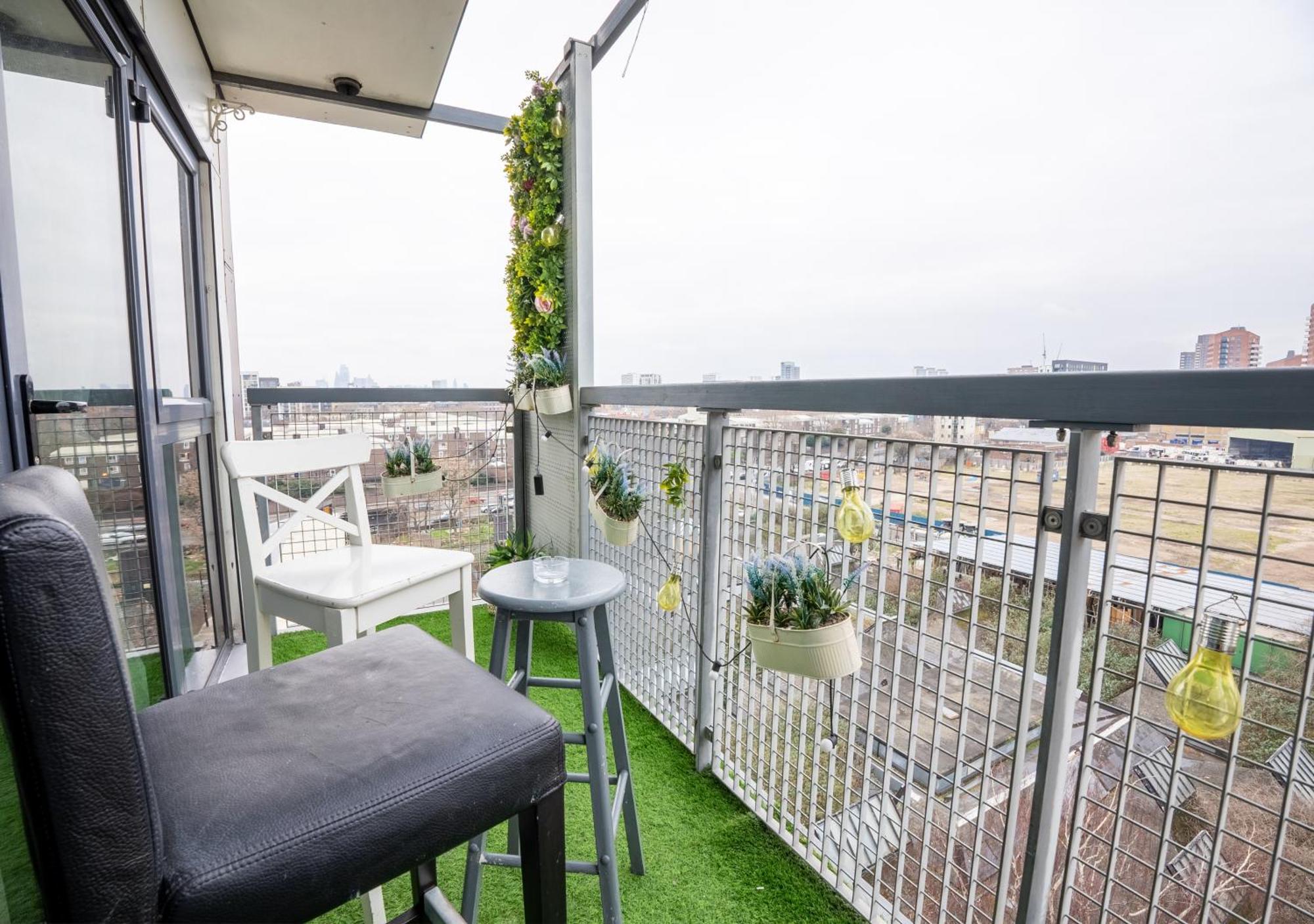 Canary Wharf Skyline Sanctuary Apartment London