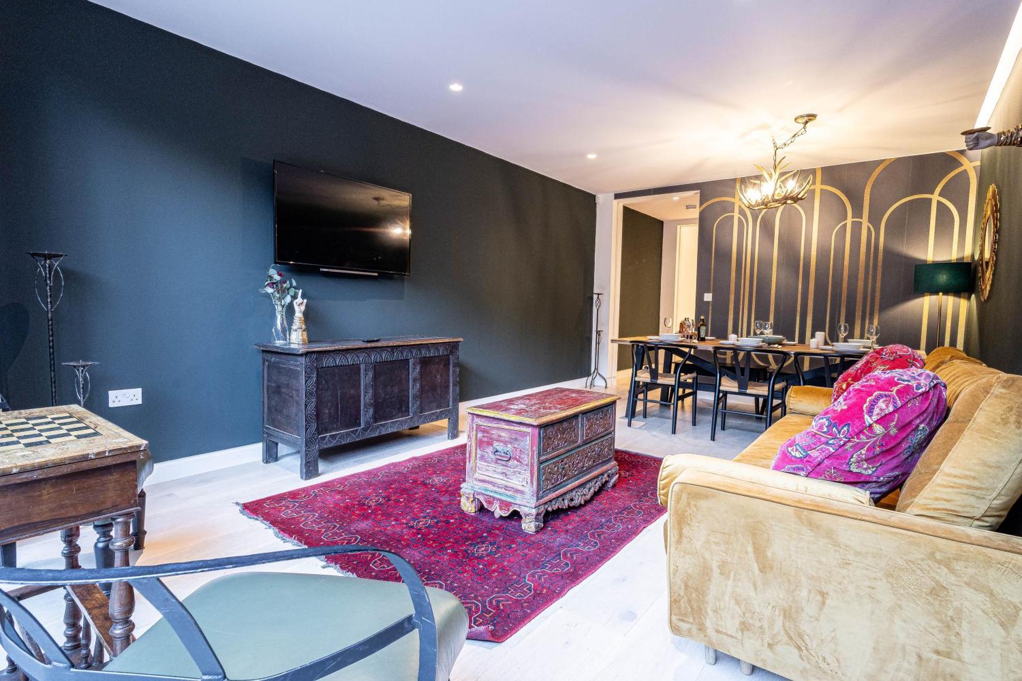The Arches Luxurious Three Bedroom Close To Hampstead Heath With Garden Balcony And Courtyard