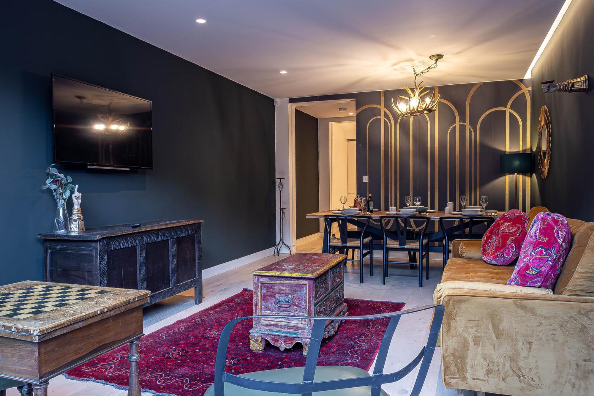 The Arches Luxurious Three Bedroom Close To Hampstead Heath With Garden Balcony And Courtyard Apartment London