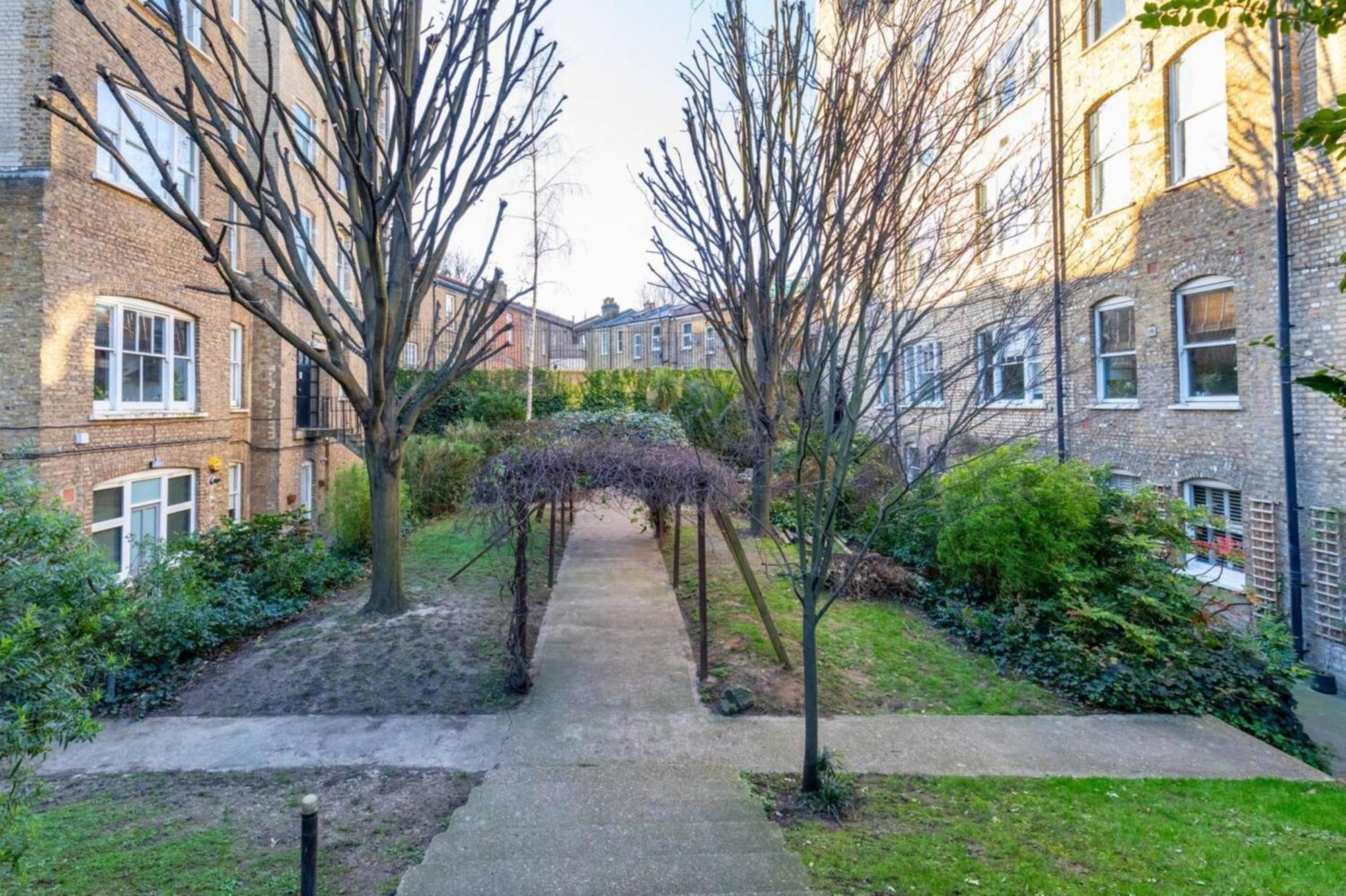 Tastefully Curated Mezzanine Flat Hackney! Appartement Londen
