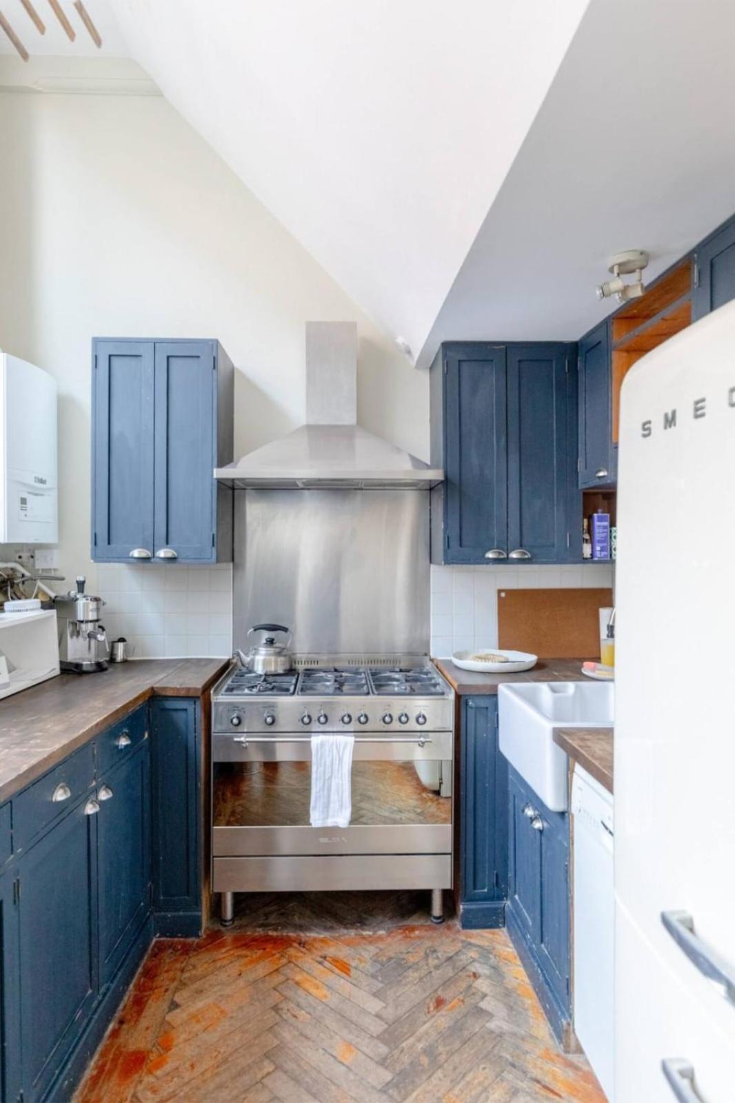 Tastefully Curated Mezzanine Flat Hackney! Appartement Londen