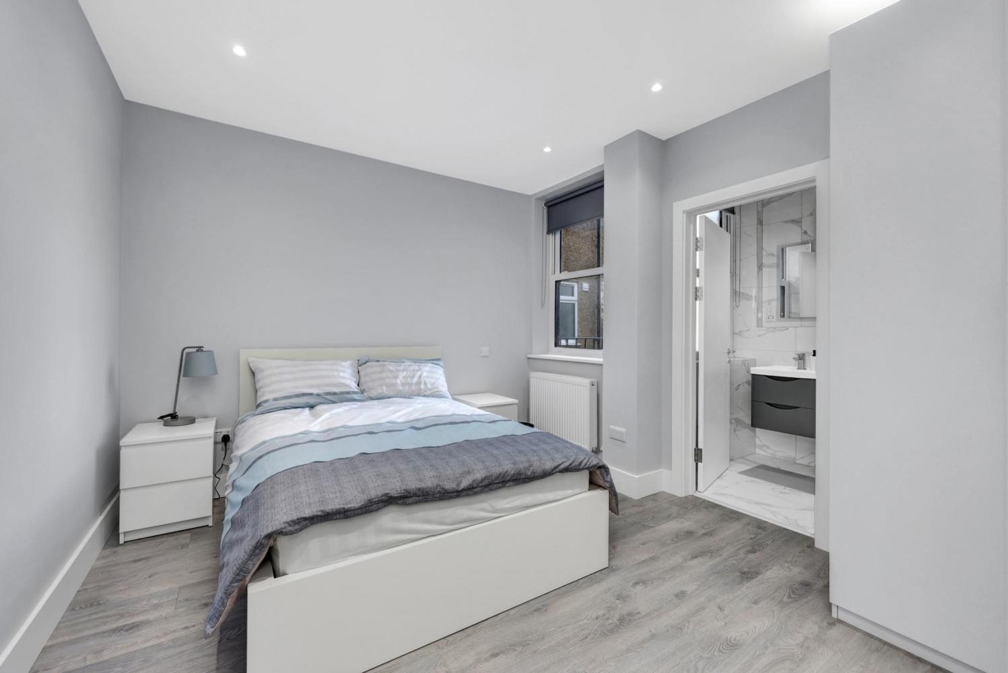 Your Cosy Modern 2 Double Bedroom Full Kitchen & Parking 5 Min Walk To Station Apartamento Londres