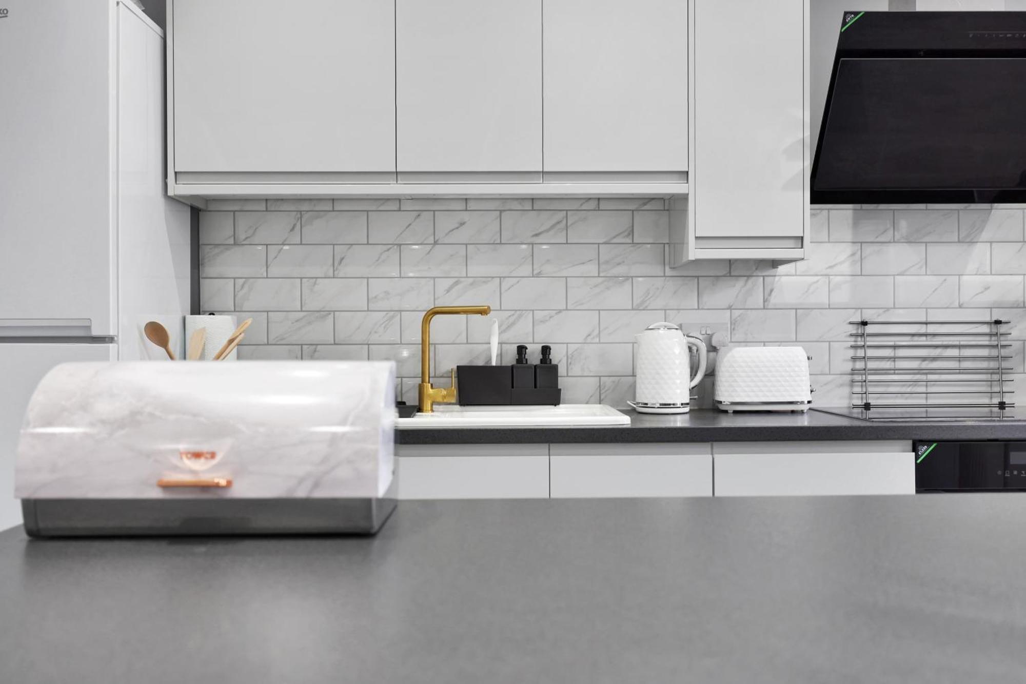Apartamento Your Cosy Modern 2 Double Bedroom Full Kitchen & Parking 5 Min Walk To Station *