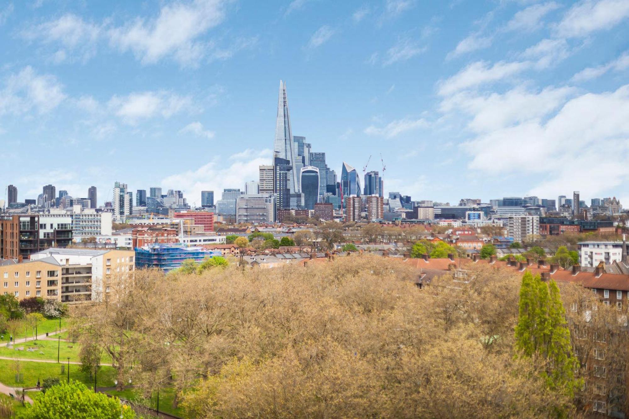 Penthouse 1br Flat Wbalcony & View, Walworth London
