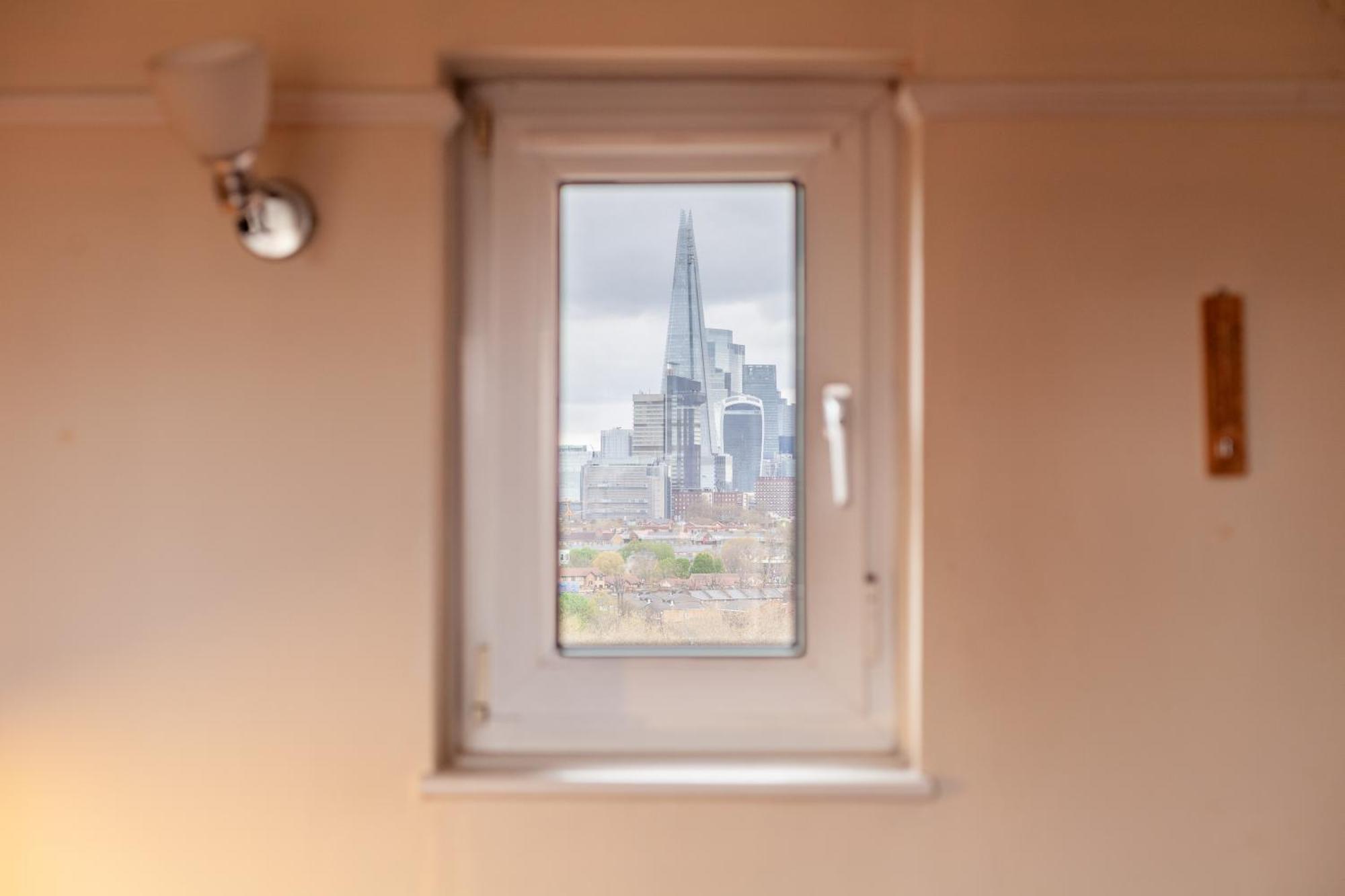 Apartment Penthouse 1br Flat Wbalcony & View, Walworth London