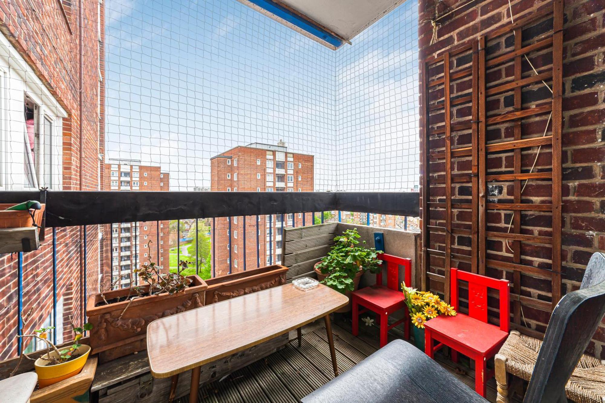 Penthouse 1br Flat Wbalcony & View, Walworth Apartment