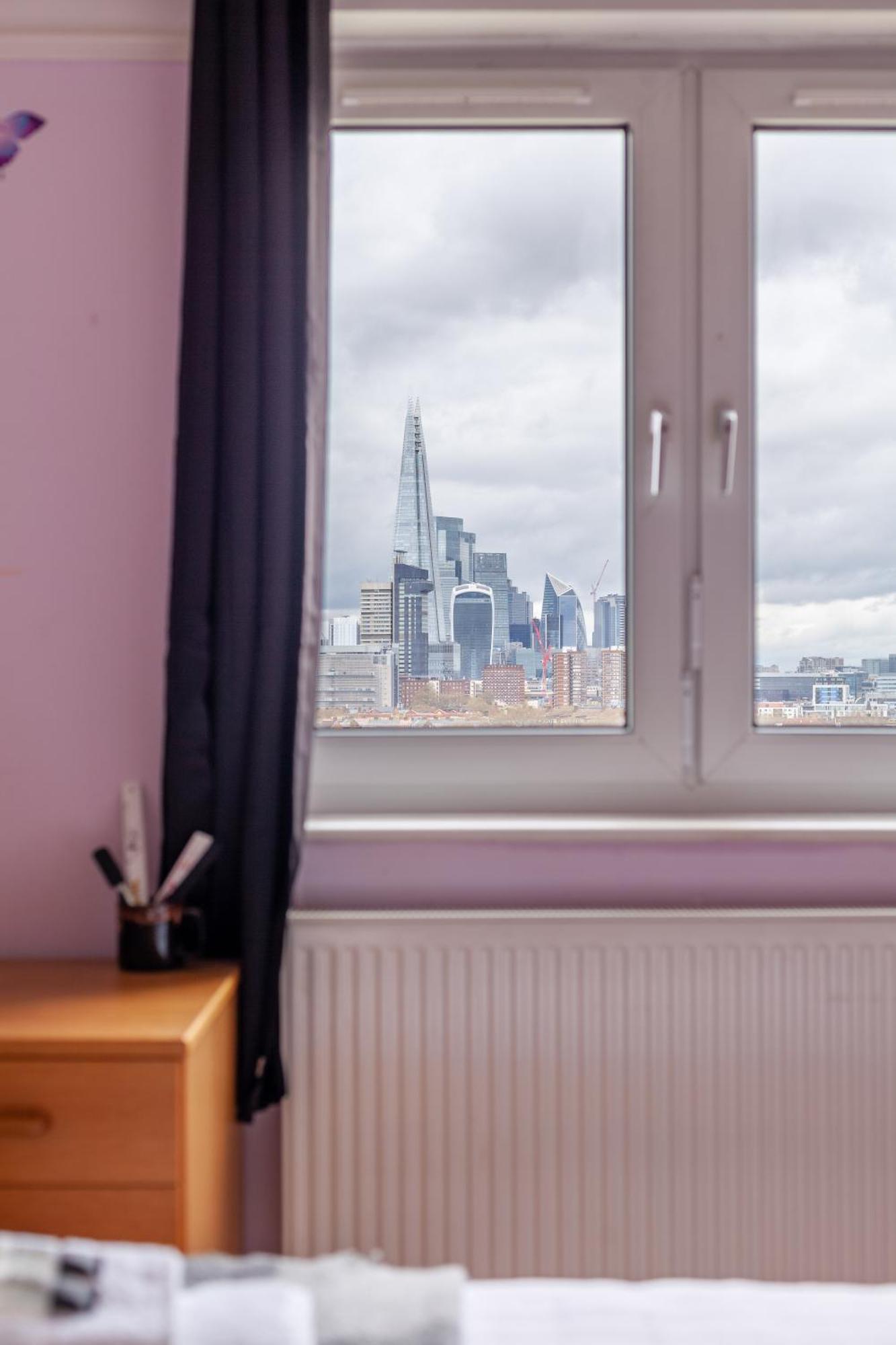Apartment Penthouse 1br Flat Wbalcony & View, Walworth *