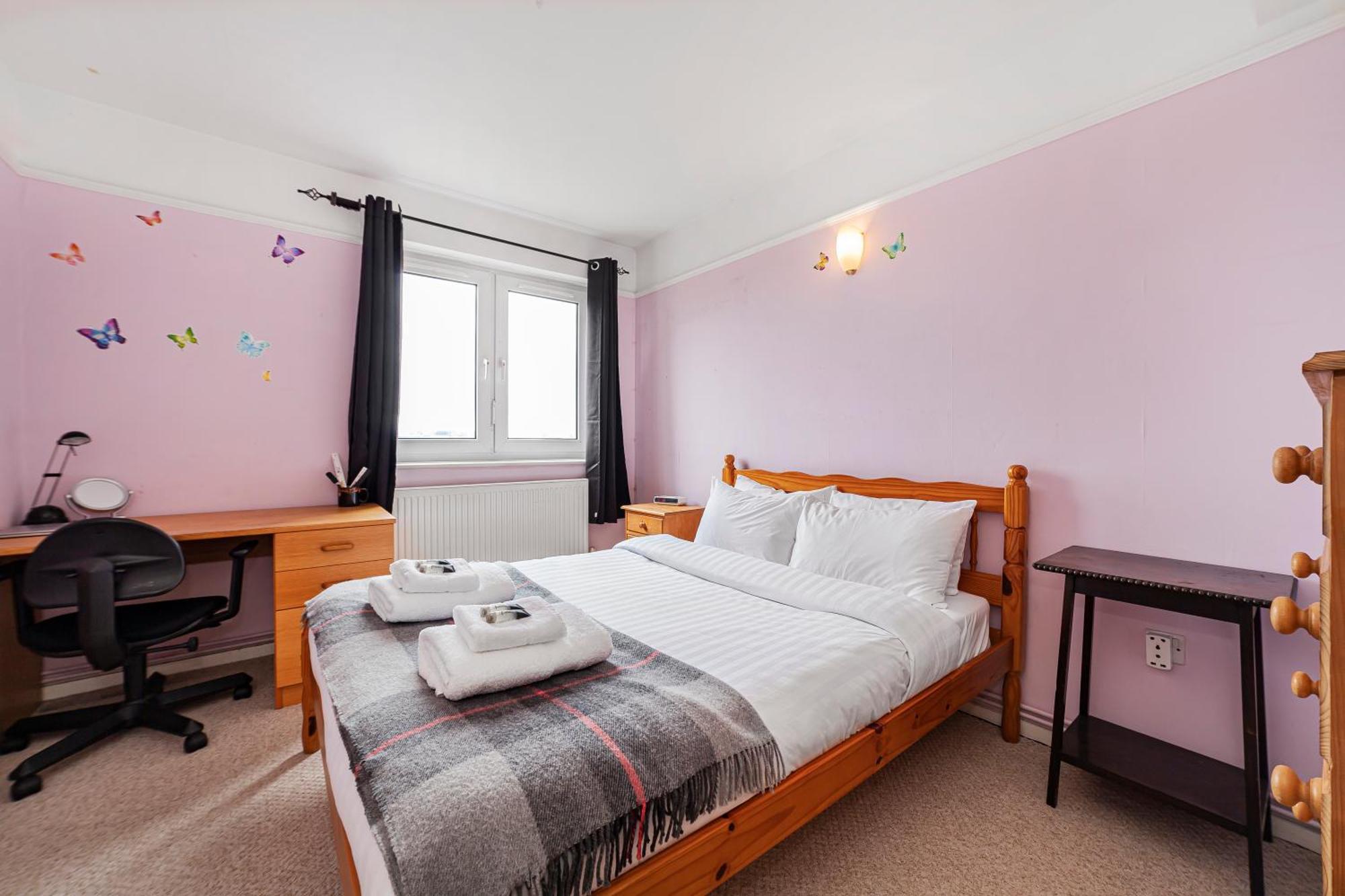 Penthouse 1br Flat Wbalcony & View, Walworth Apartment