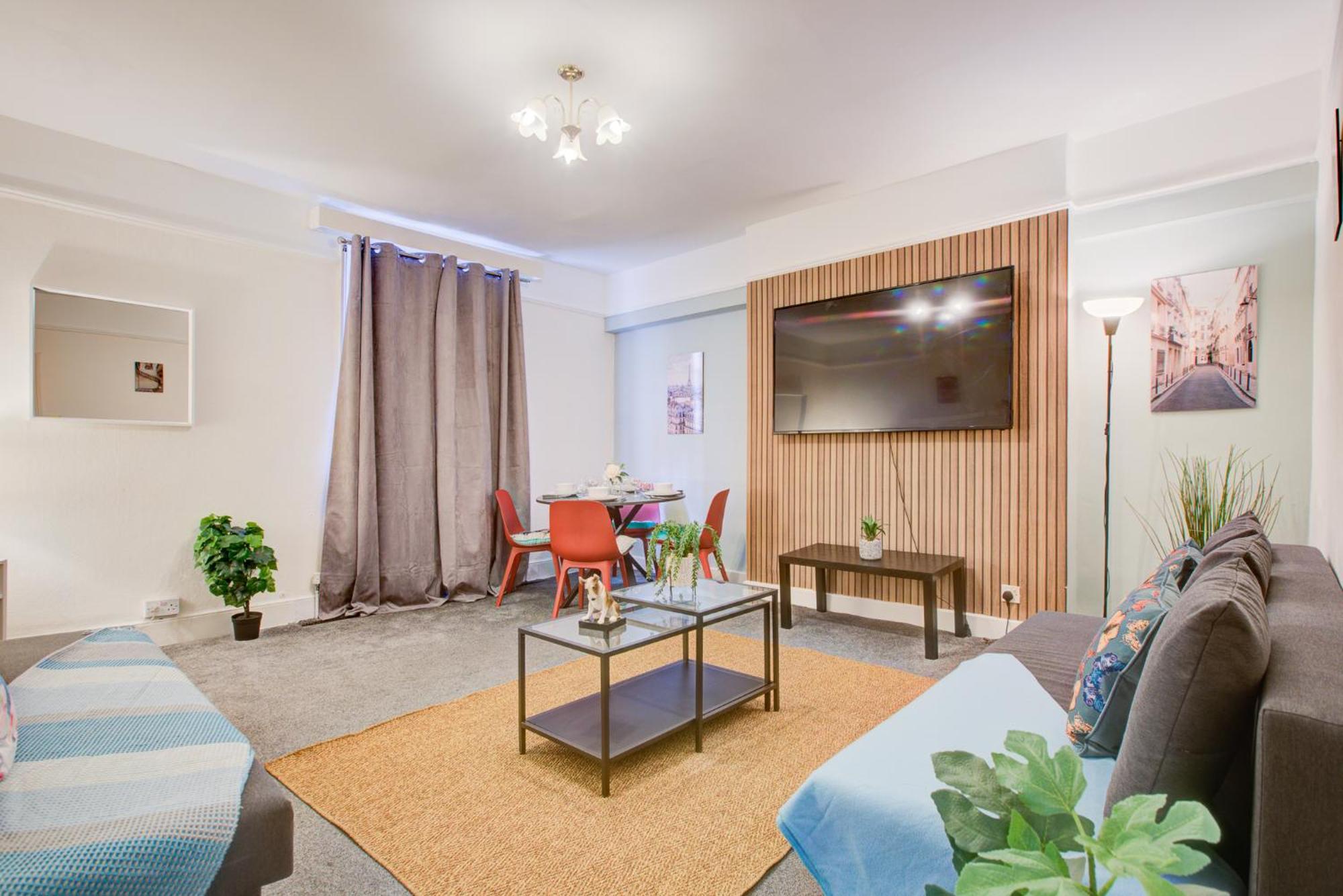 2 Bedroom And Living In Apartment London