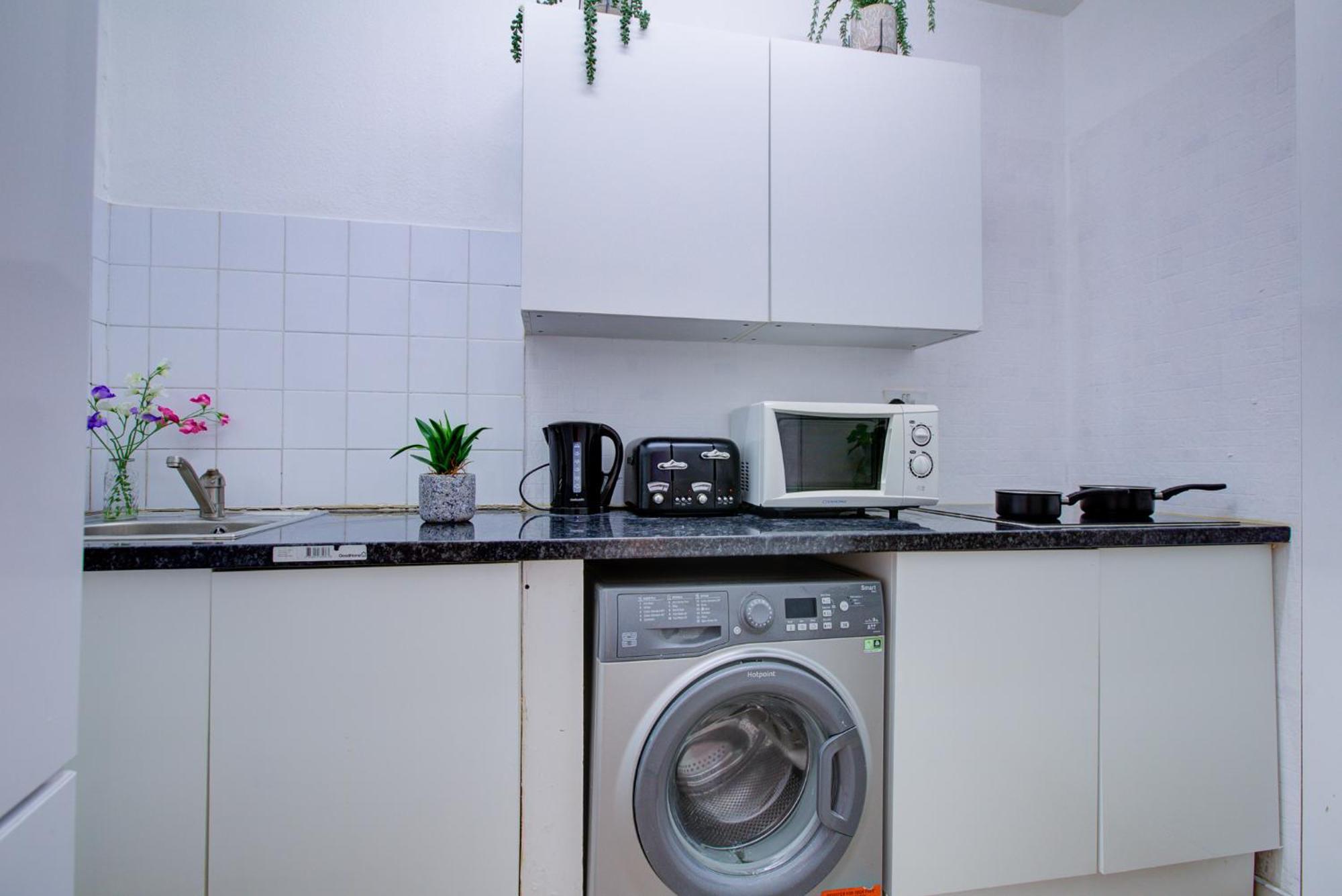 2 Bedroom And Living In * London