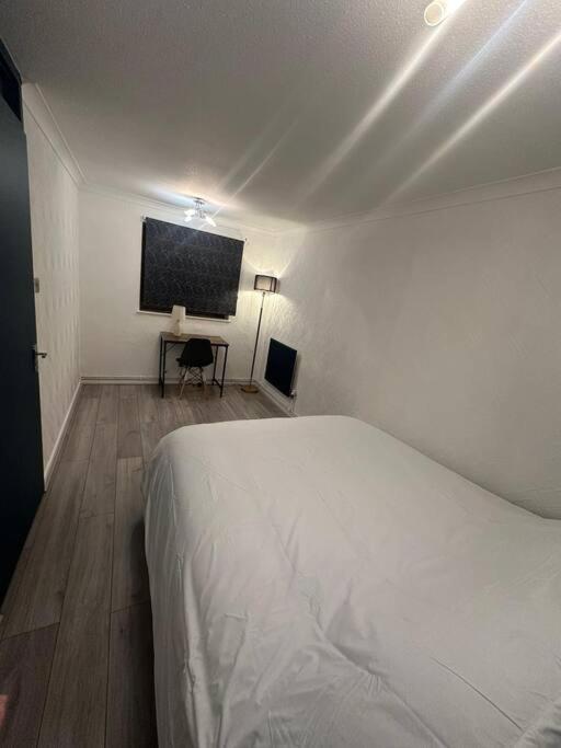 Apartment 2 Bedrooms In Plaistow Near Tube To