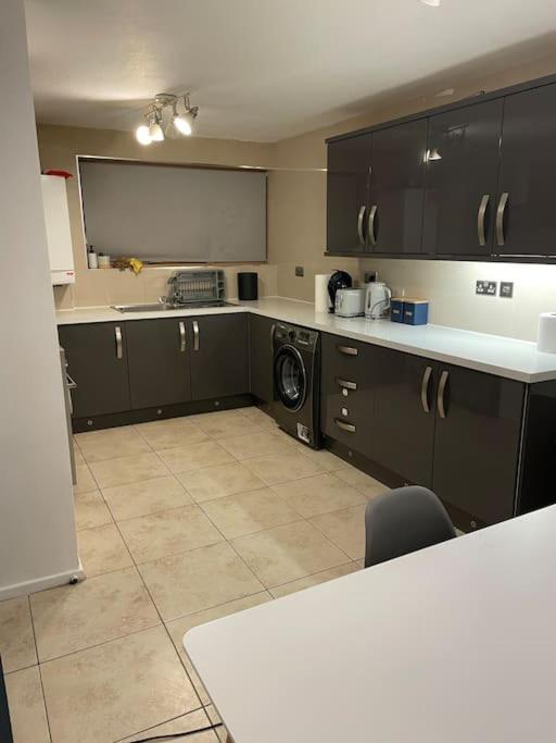 2 Bedrooms In Plaistow Near Tube To London
