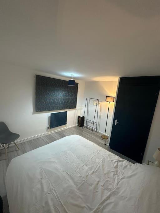 2 Bedrooms In Plaistow Near Tube To Apartment