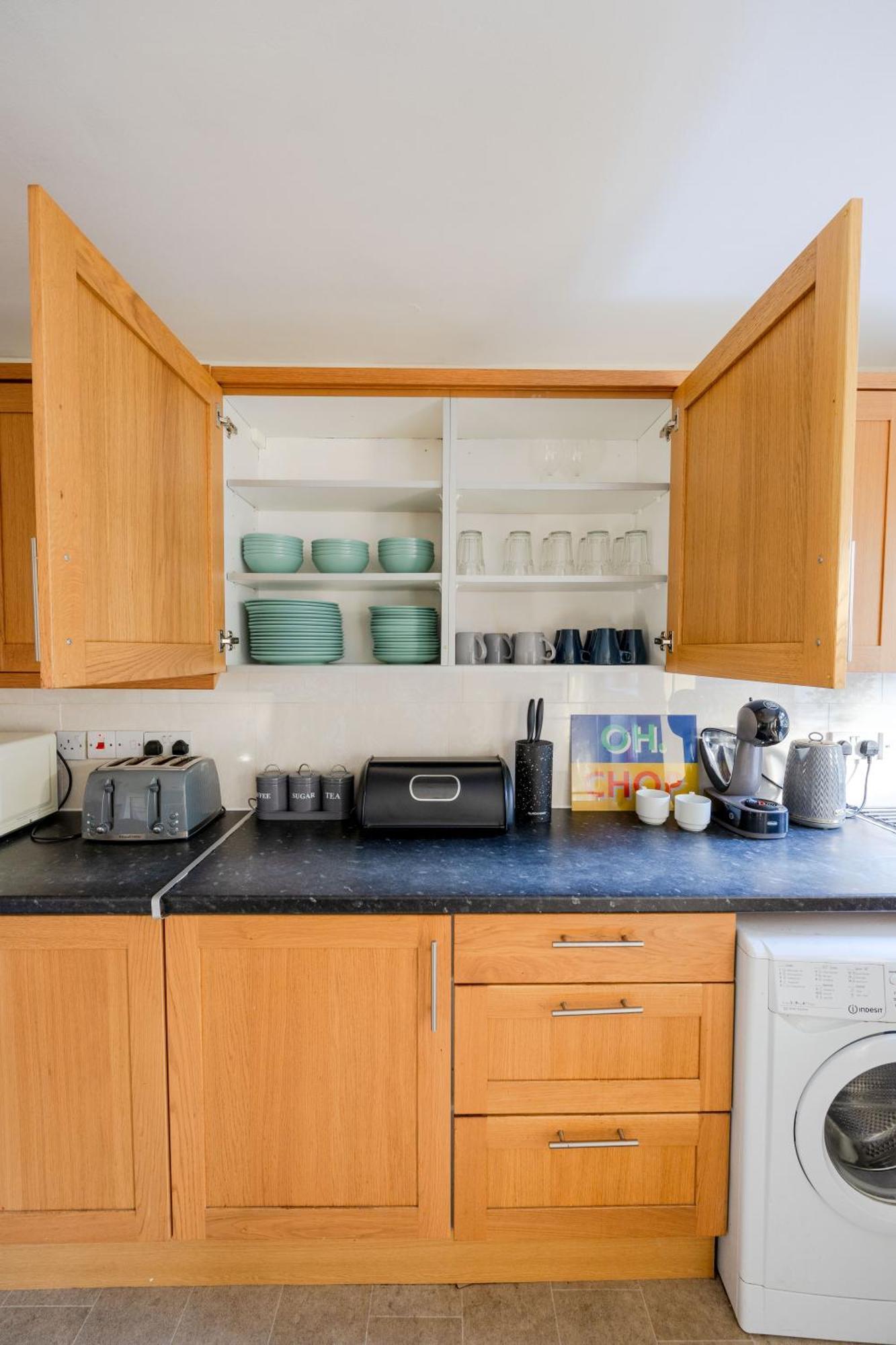 Pensión Big House Close To Metro Underground - Sleeps Up To 13 Londres