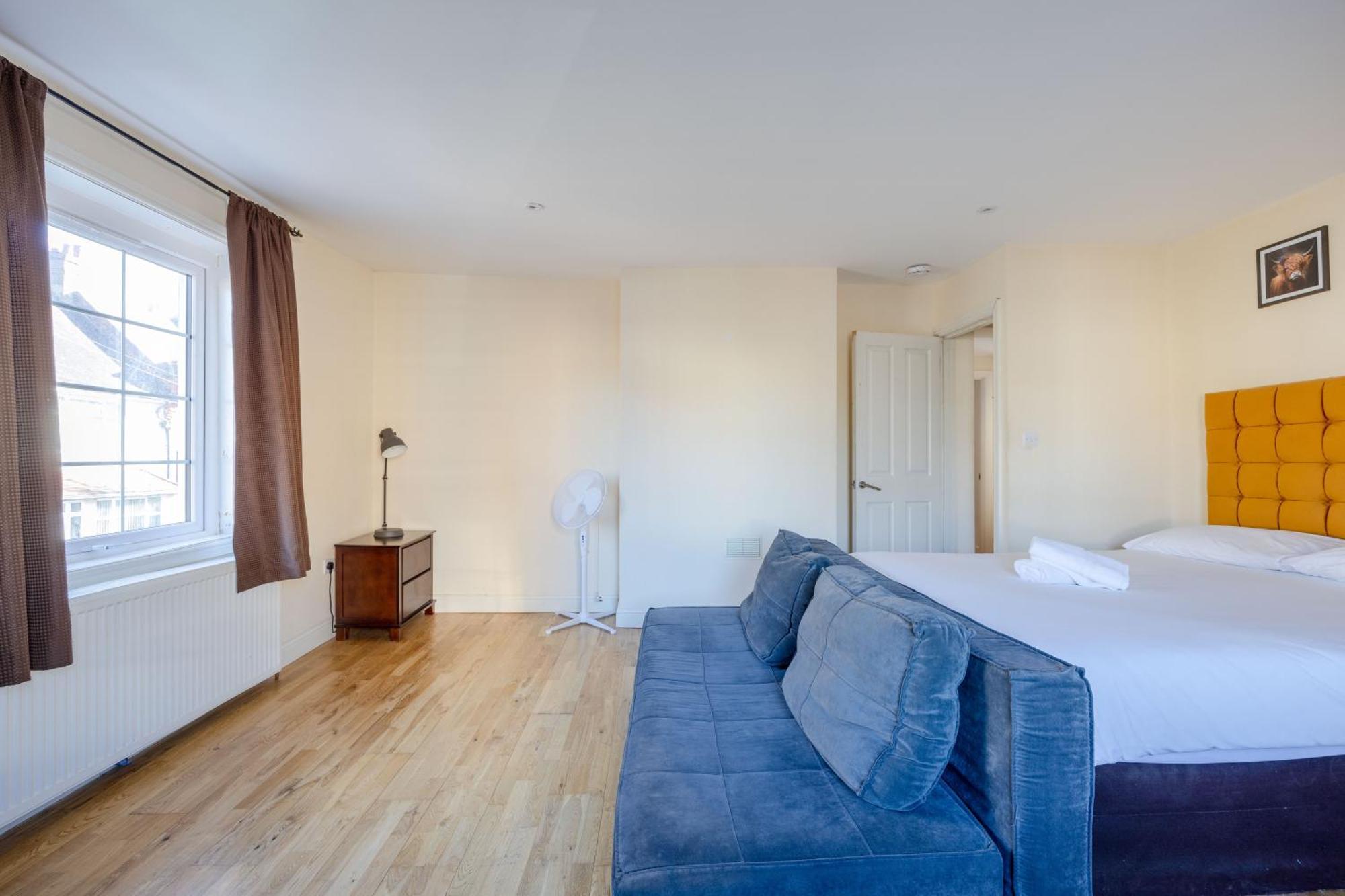 Pensión Big House Close To Metro Underground - Sleeps Up To 13 Londres