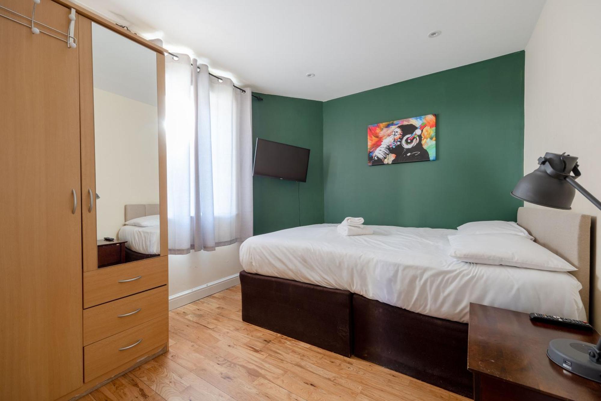 Big House Close To Metro Underground - Sleeps Up To 13 Pensión Londres
