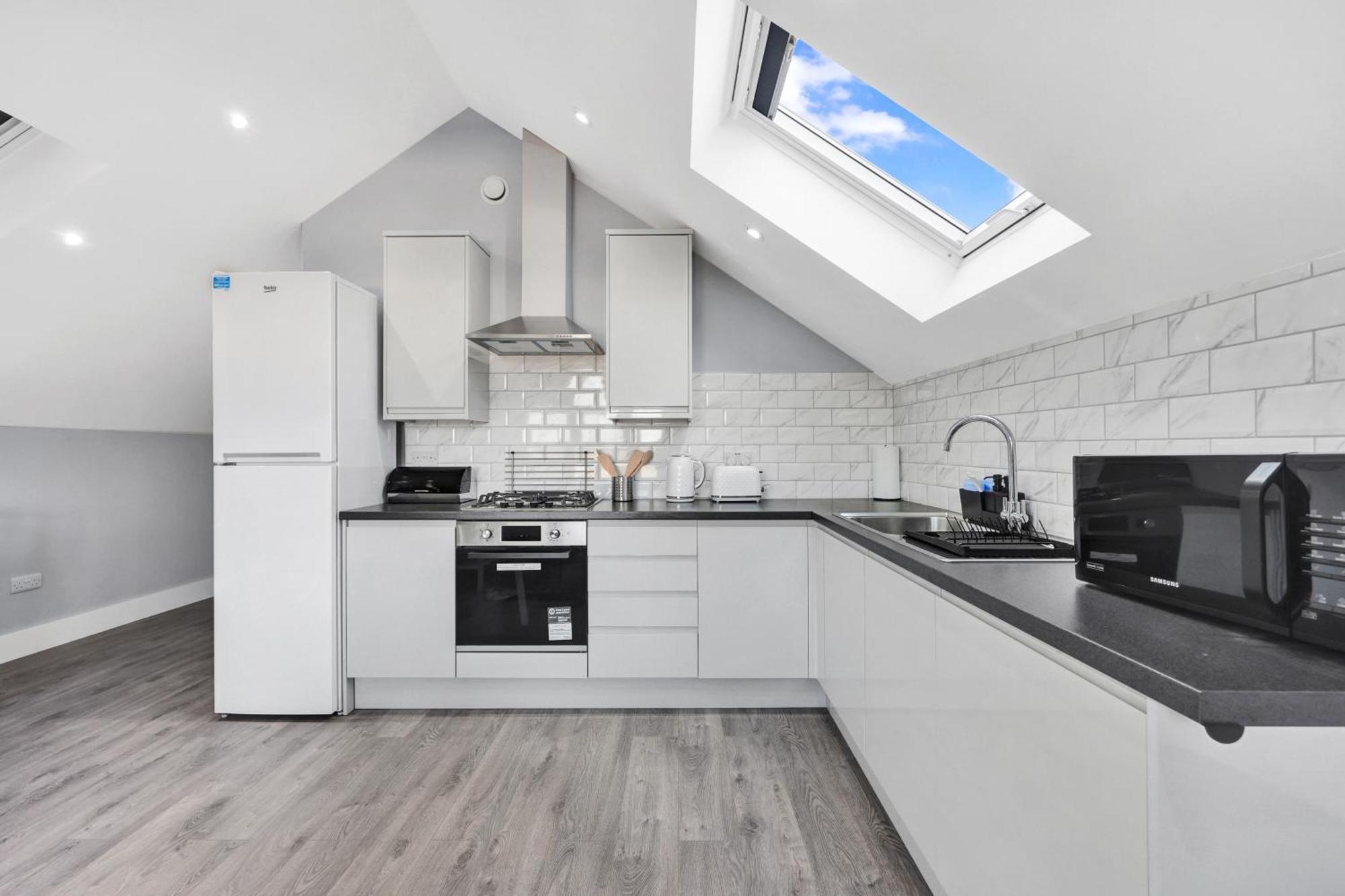 Your Cosy Modern 2 Double Bedroom Flat Fully Furnished - 5 Mins Walk To Stn Flat 4 Apartamento