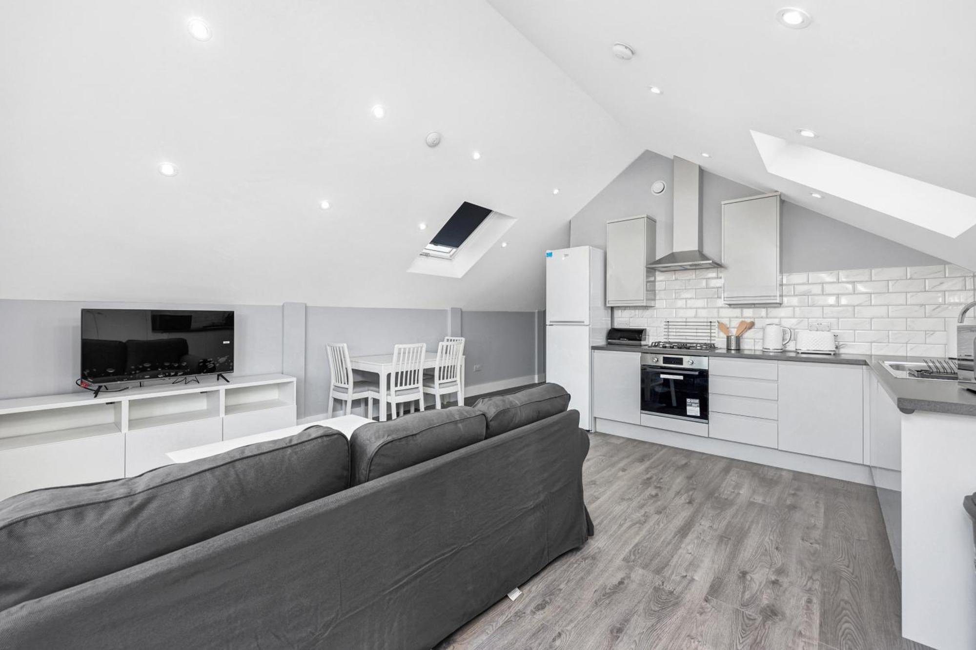 Your Cosy Modern 2 Double Bedroom Flat Fully Furnished - 5 Mins Walk To Stn Flat 4 Apartamento
