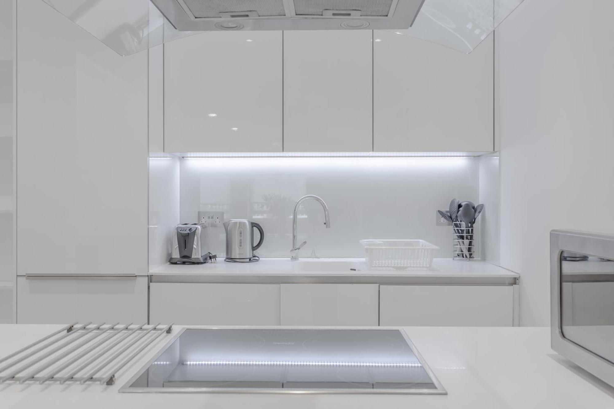 - 2 Beds - Sleeps 4 - Lift London