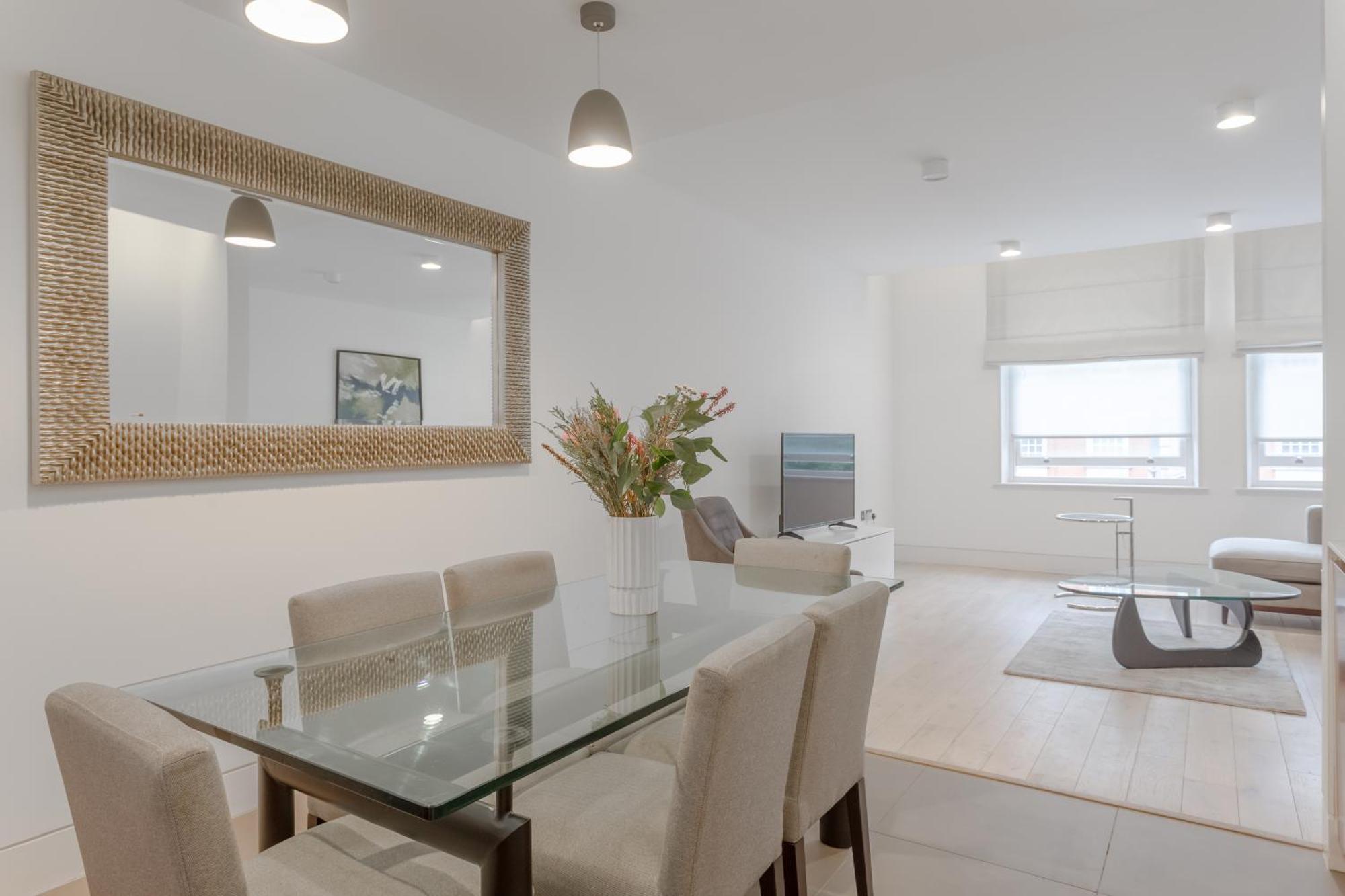 - 2 Beds - Sleeps 4 - Lift Apartment *