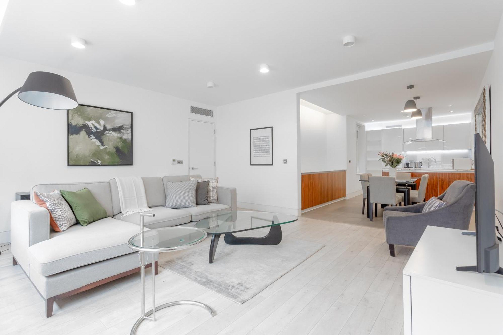 - 2 Beds - Sleeps 4 - Lift Apartment London