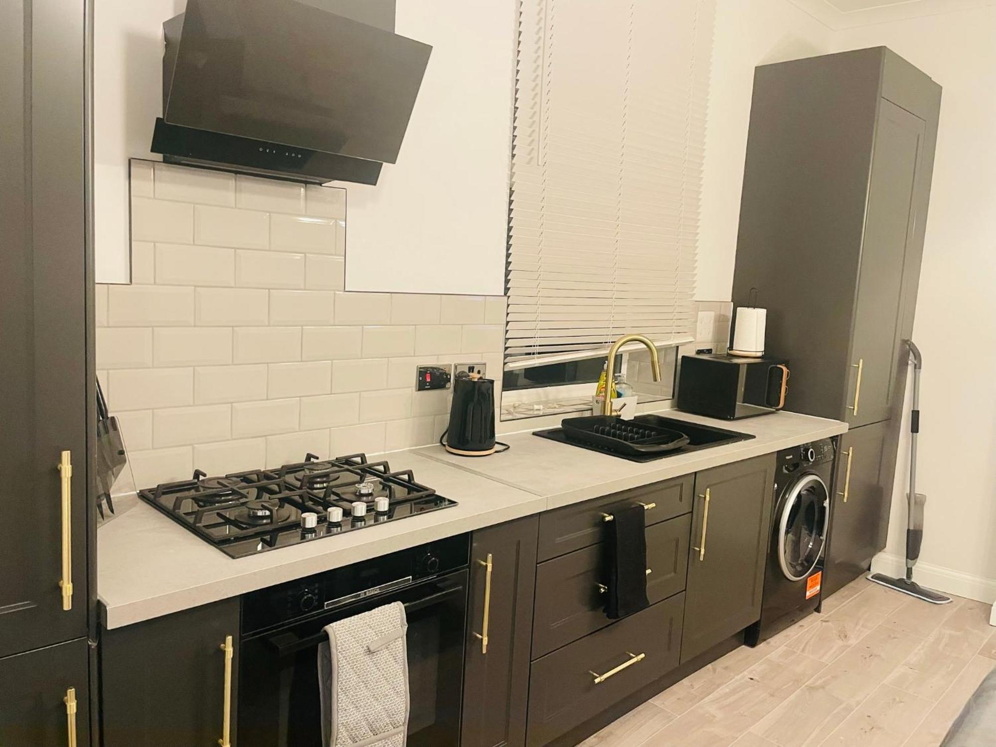 Newly Refurbished 1bedroom 4 Mins Walk To Crystal Palace Station