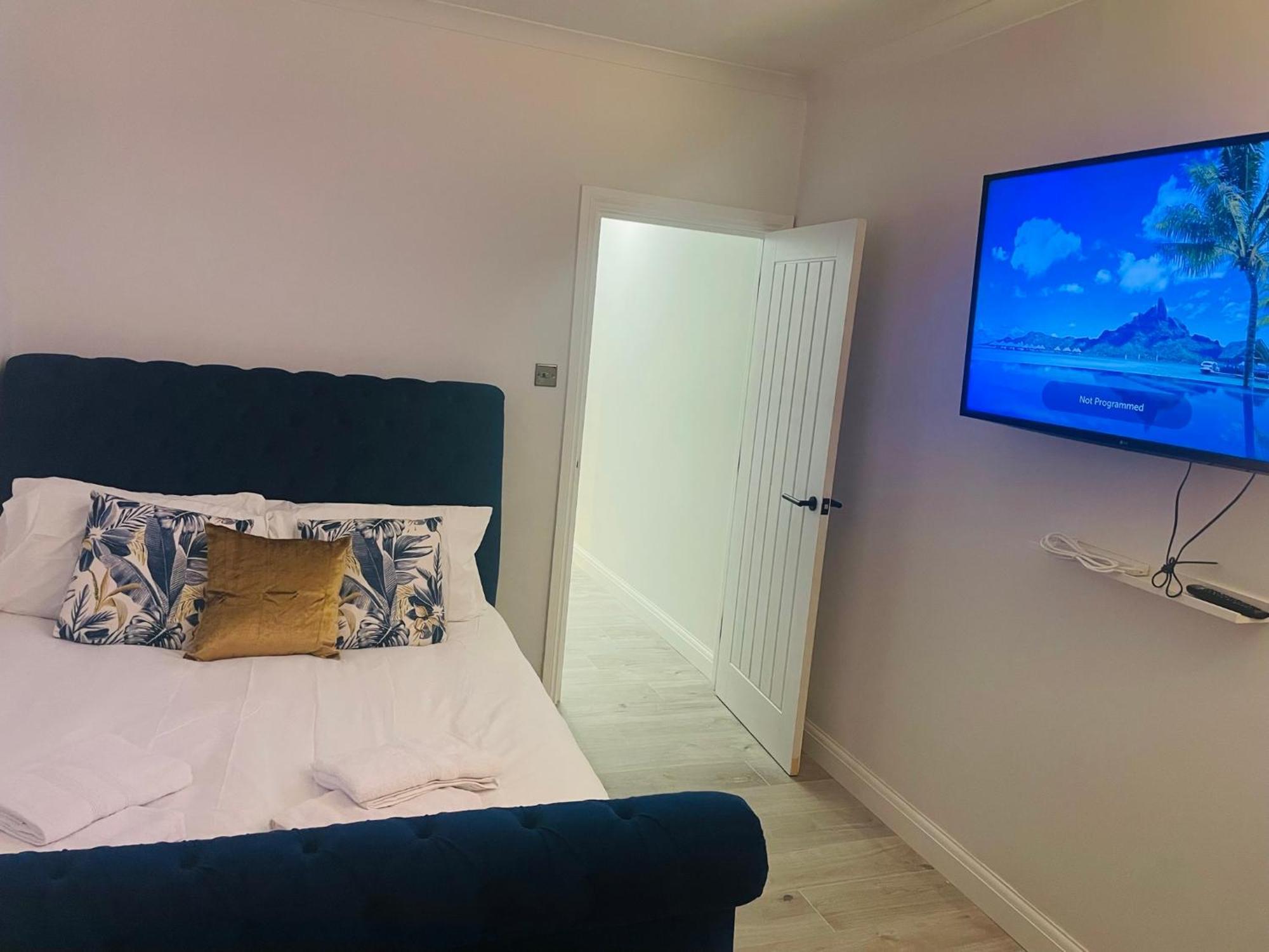 Newly Refurbished 1bedroom 4 Mins Walk To Crystal Palace Station Apartment *