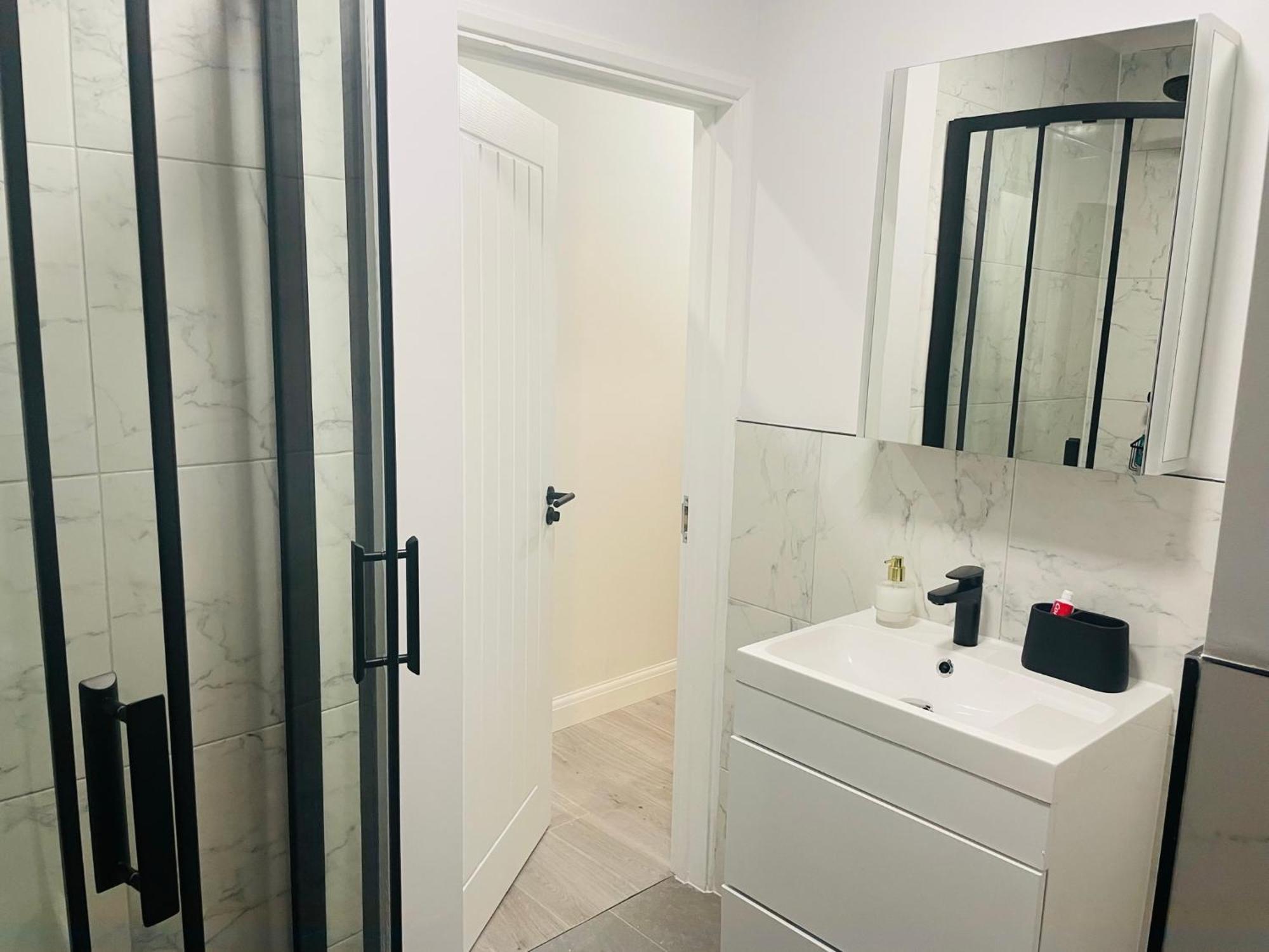 Newly Refurbished 1bedroom 4 Mins Walk To Crystal Palace Station *