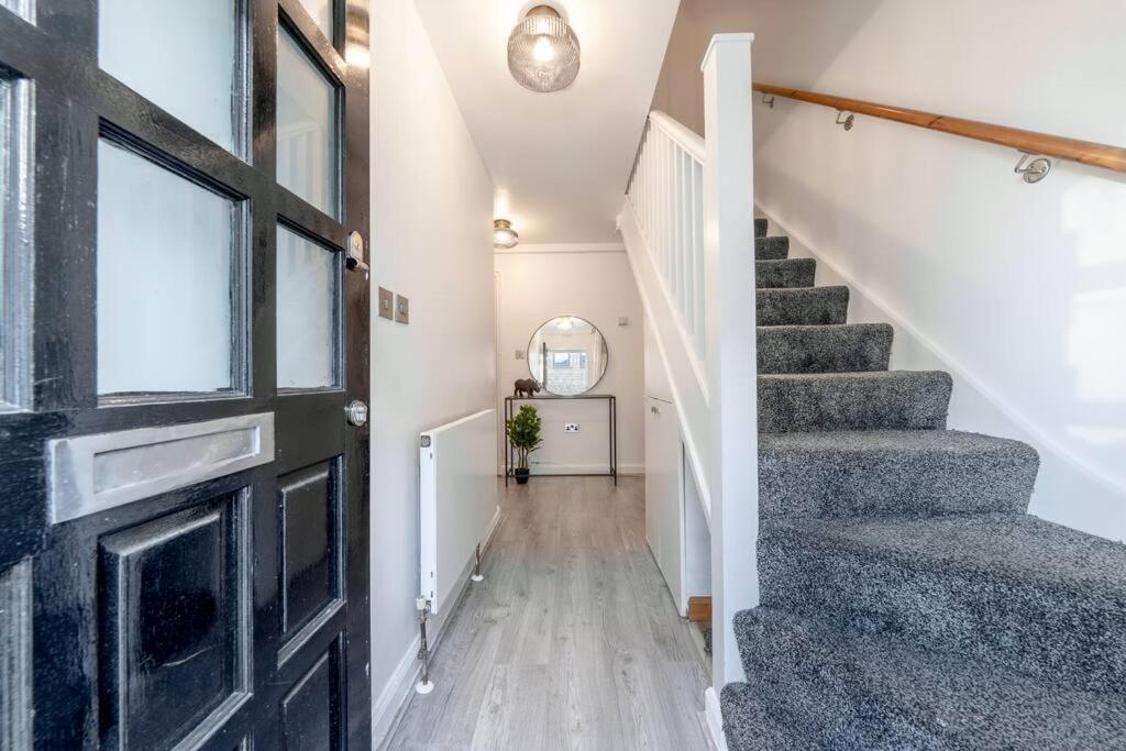 Ferienhaus 4 Beds - Tooting - 20 Min To - Free Parking London